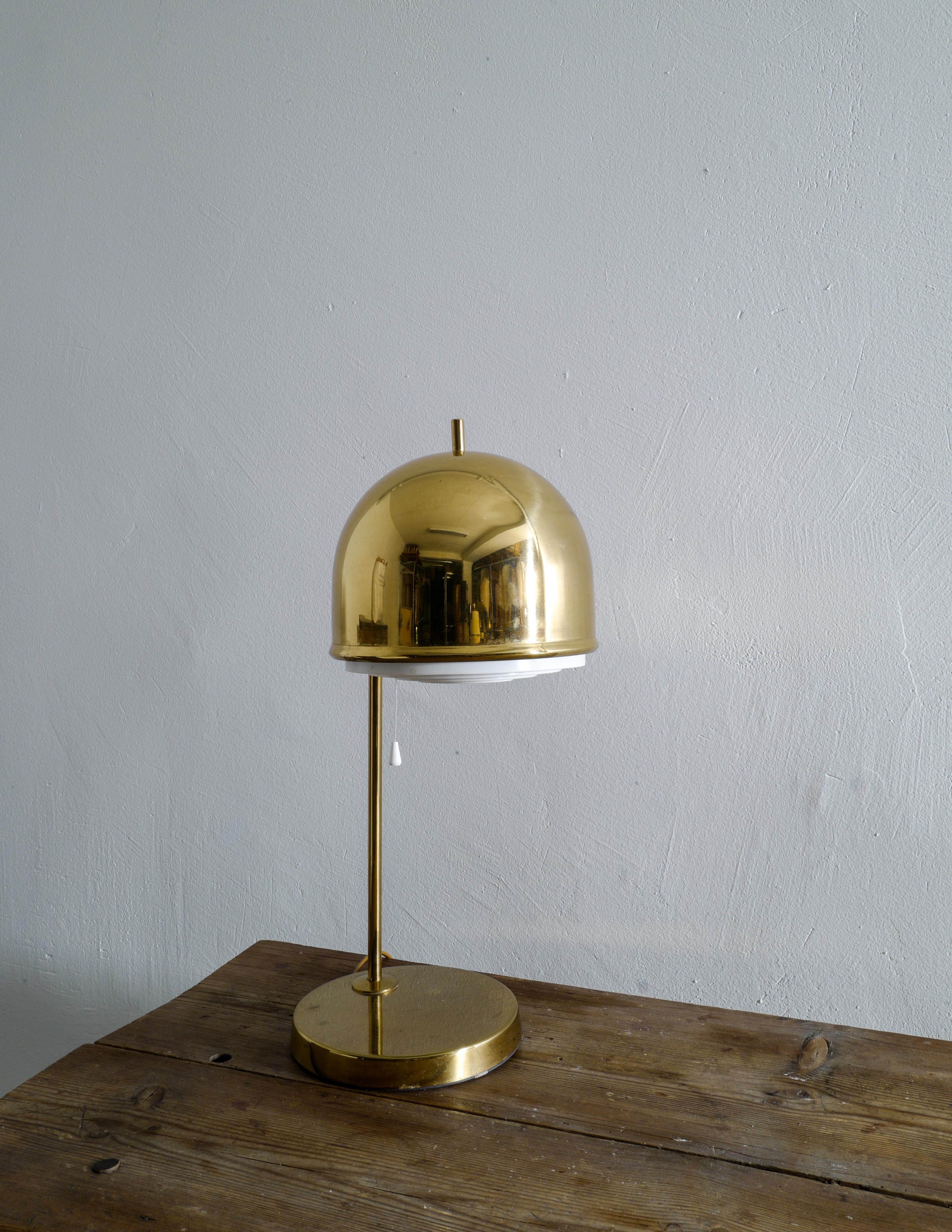 Rare table lamp in brass produced by Bergboms Sweden in the 1960s.
In good original condition with some signs and patina from use.