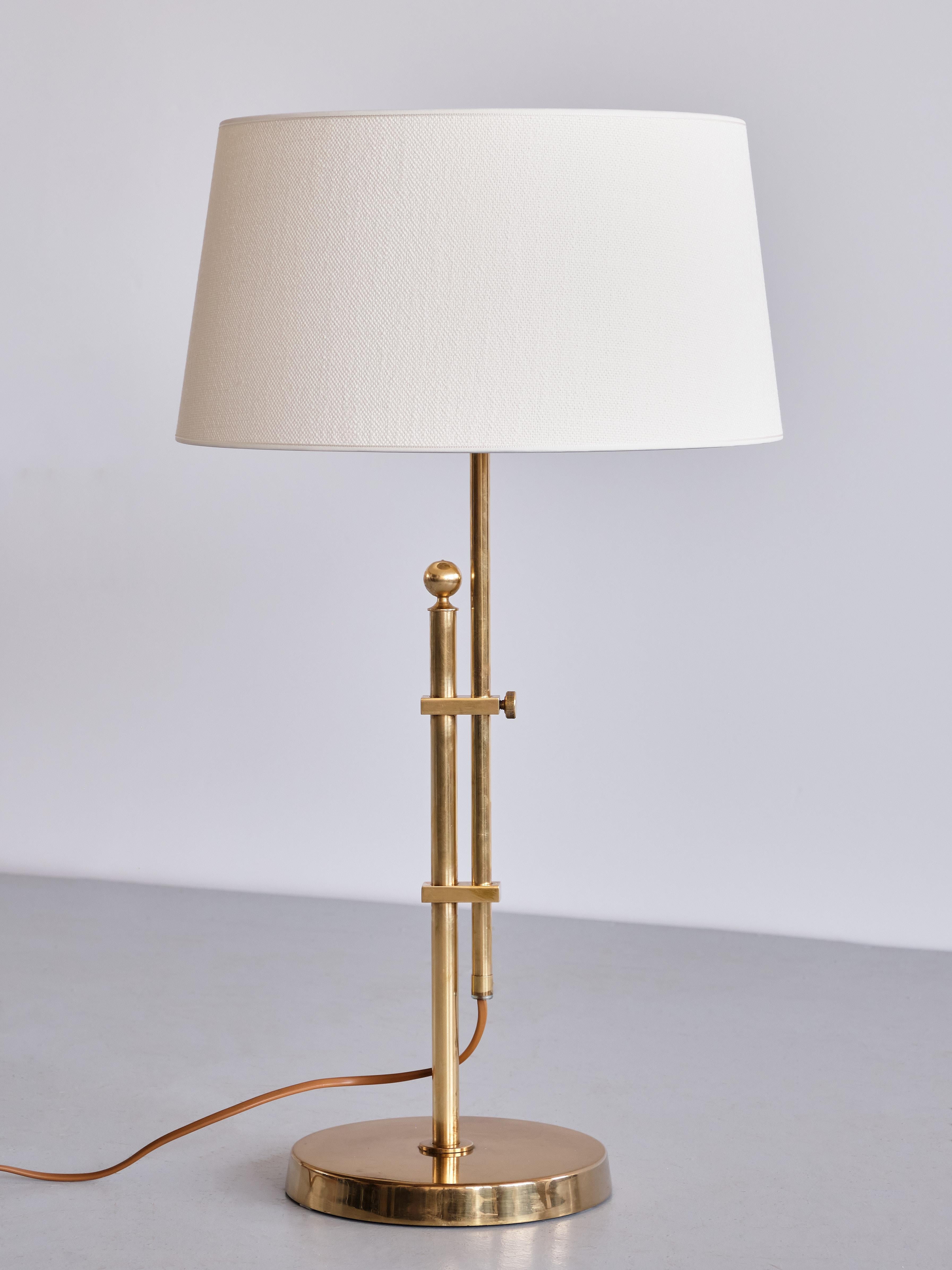 This striking table lamp was produced by Bergboms in Sweden in the 1950s. This particular model is numbered B-131. The lamp is labeled with both Bergboms and the model number on the bottom of the base.
The base is marked by the two brass vertical