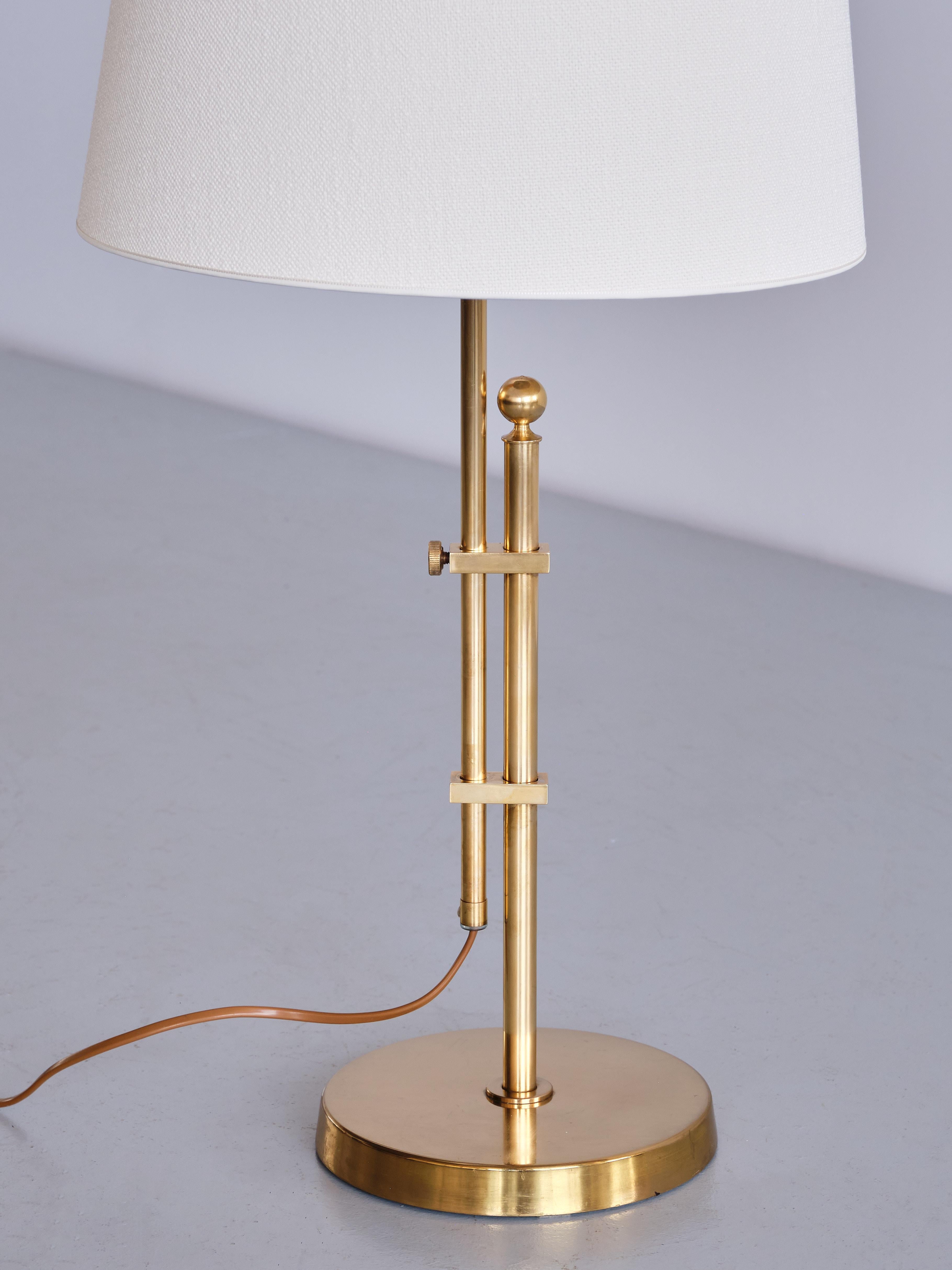Scandinavian Modern Bergboms B-131 Height Adjustable Table Lamp in Brass, Sweden, 1950s For Sale