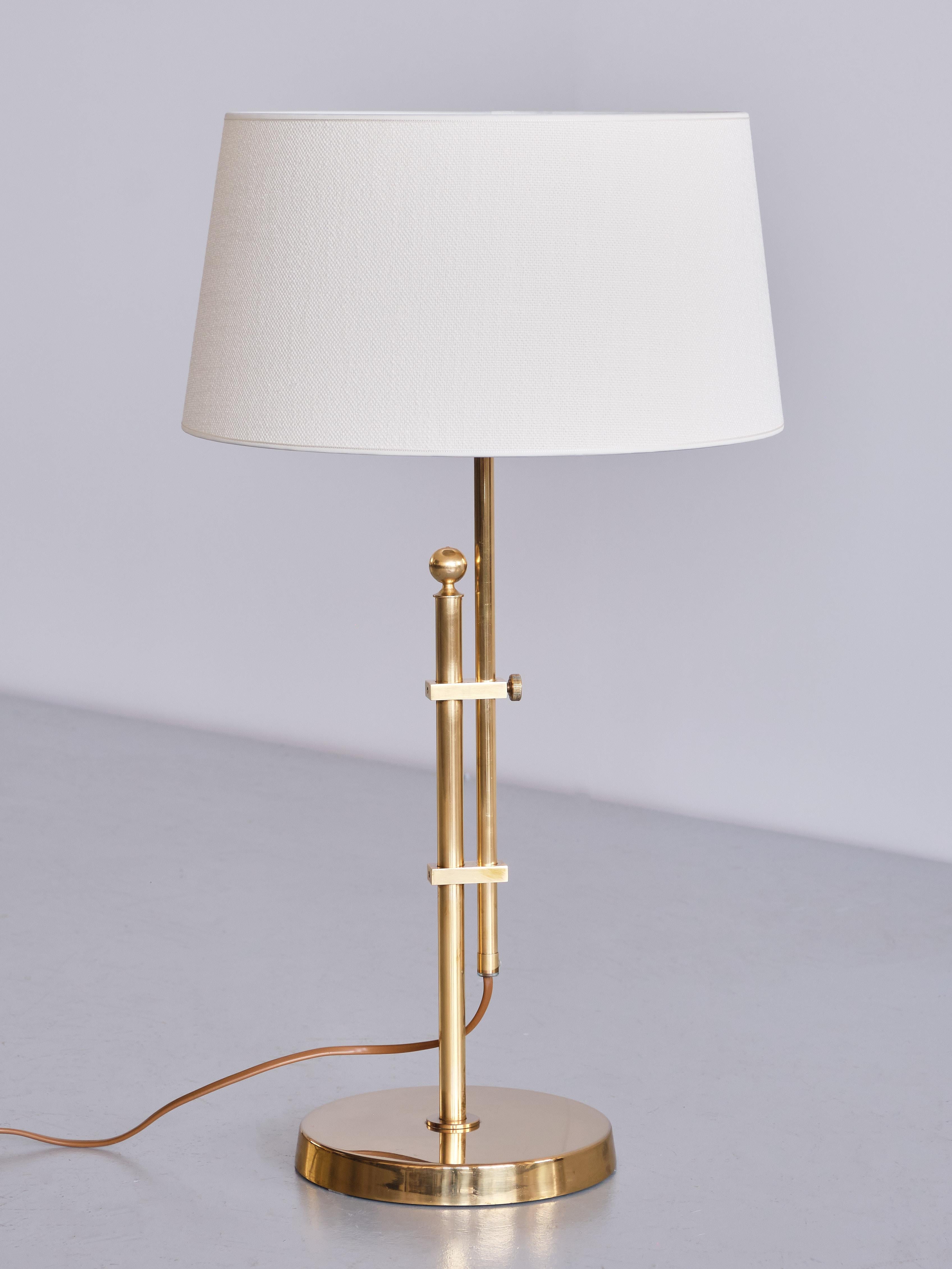 Bergboms B-131 Height Adjustable Table Lamp in Brass, Sweden, 1950s In Good Condition For Sale In The Hague, NL