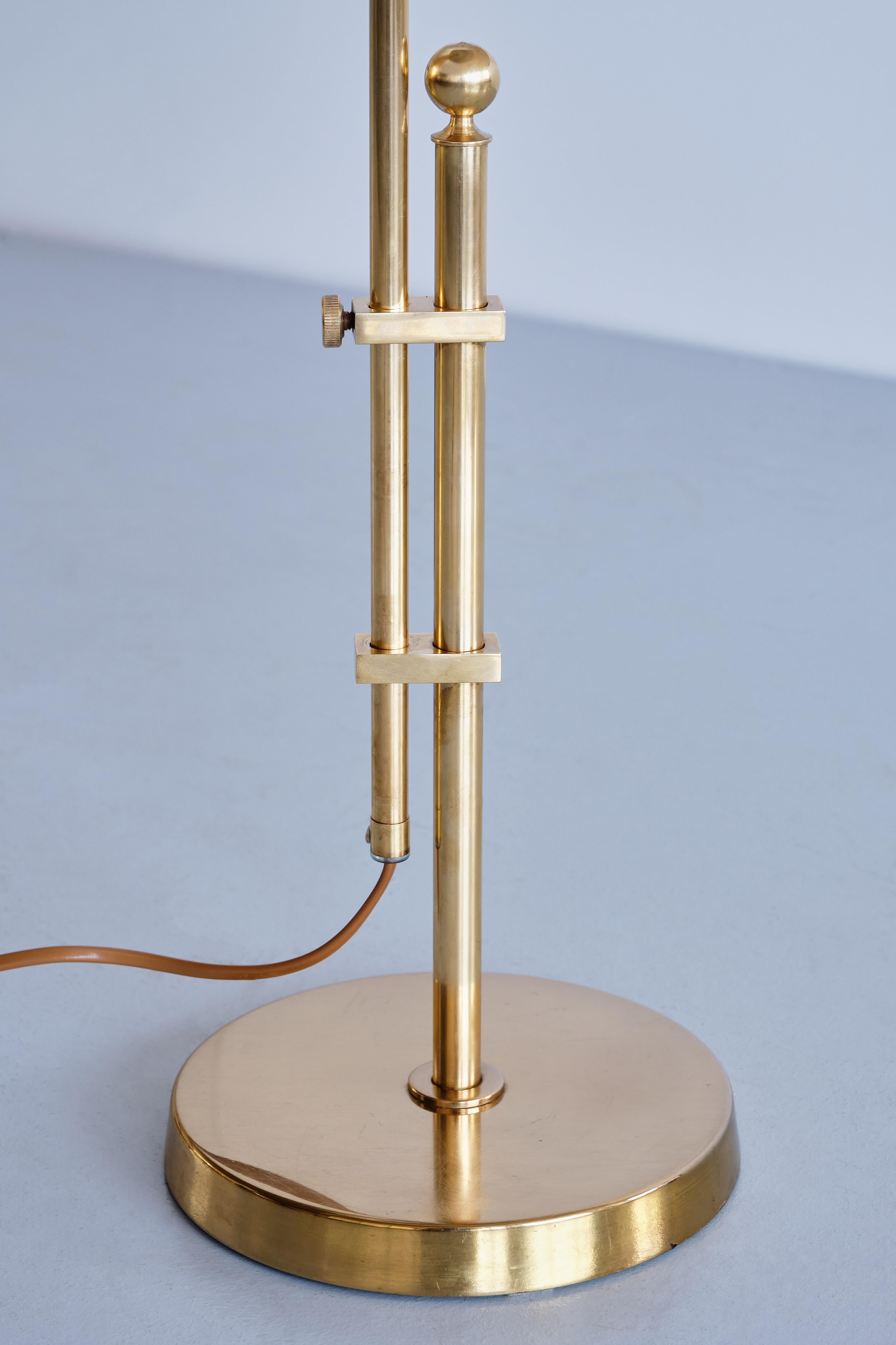 Bergboms B-131 Height Adjustable Table Lamp in Brass, Sweden, 1950s For Sale 1