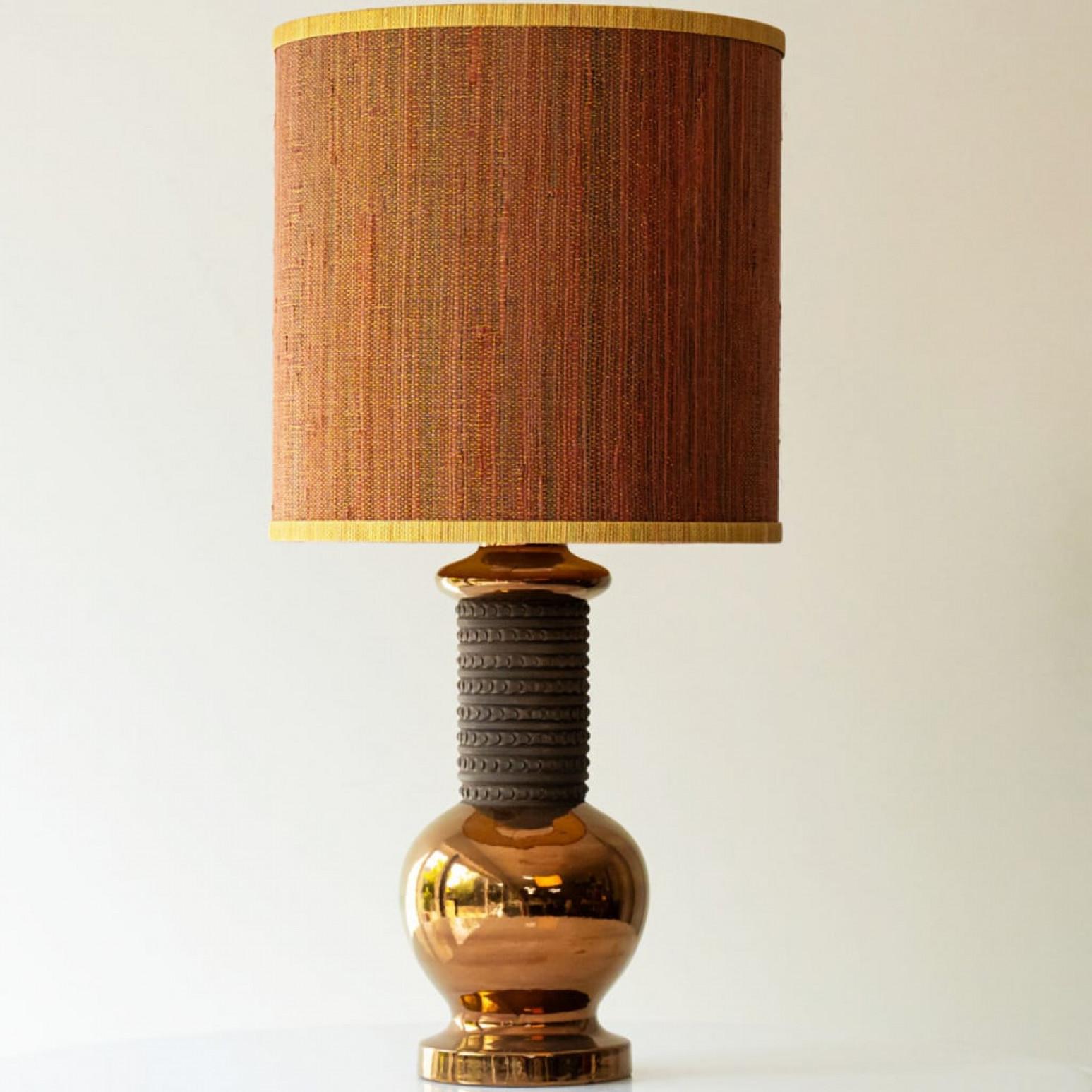 Heavy quality ceramic copper table or floor lamp, Bergboms 1970s.

This lamp base brings refined elegance and rich visual appeal to any interior. With its beautiful shape, it offers a unique presence.

This base with dark copper, and dark
