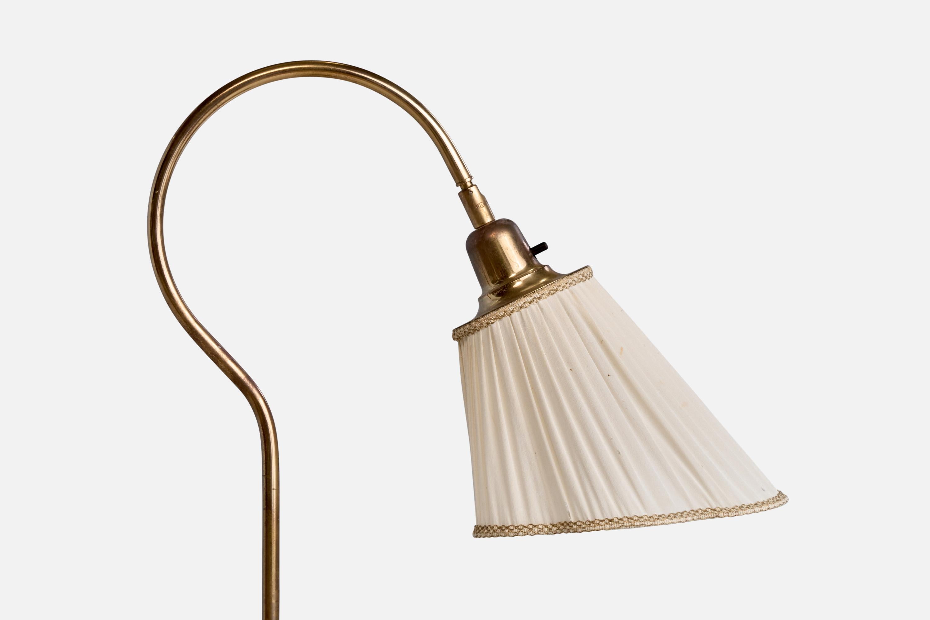 Mid-Century Modern Bergboms, lampadaire, laiton, tissu, Suède, années 1970 en vente