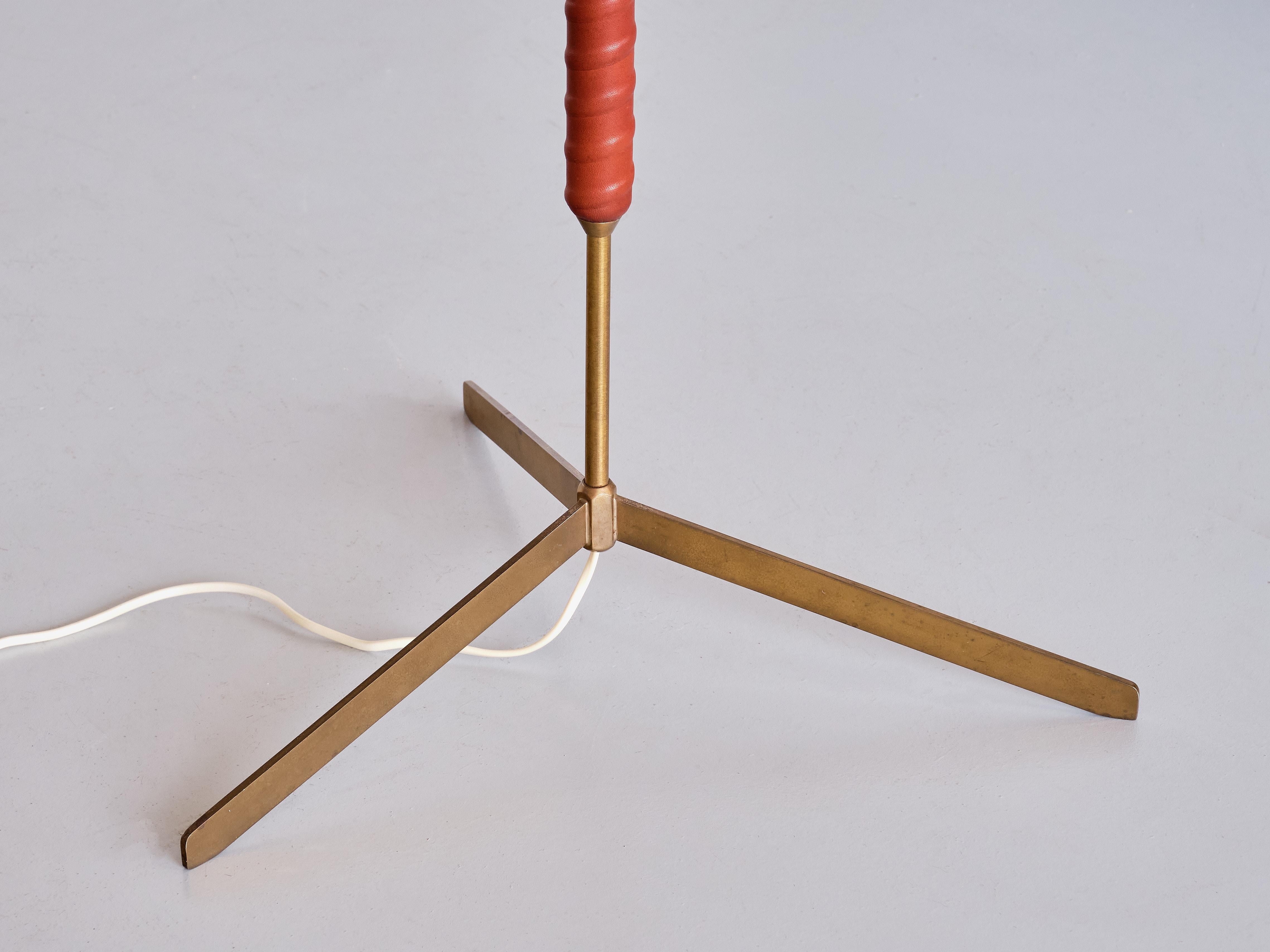 Bergboms G-31 Floor Lamp in Brass, Leather and Linen, Sweden, 1940s For Sale 1