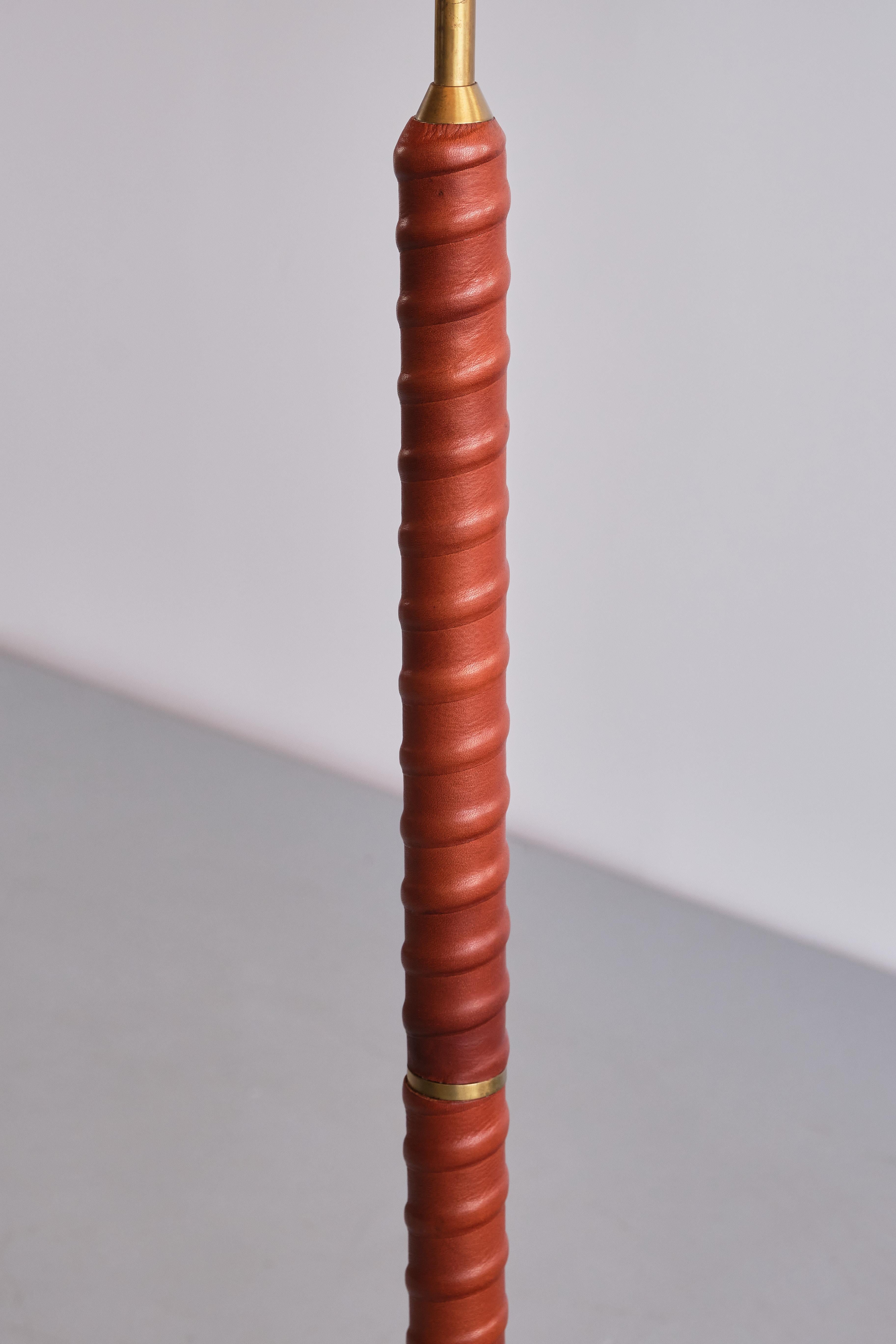 Bergboms G-31 Floor Lamp in Brass, Leather and Linen, Sweden, 1940s For Sale 2