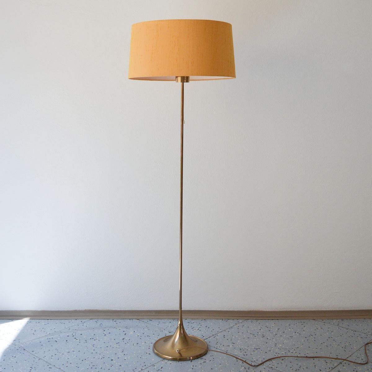 Swedish brass floor lamp, model G-026, designed by Alf Svensson and Yngvar Sandström and manufactured by Bergboms in Sweden, 1960s.

This elegant and rare Swedish brass floor lamp was designed by Alf Svensson and Yngvar Sandström and manufactured