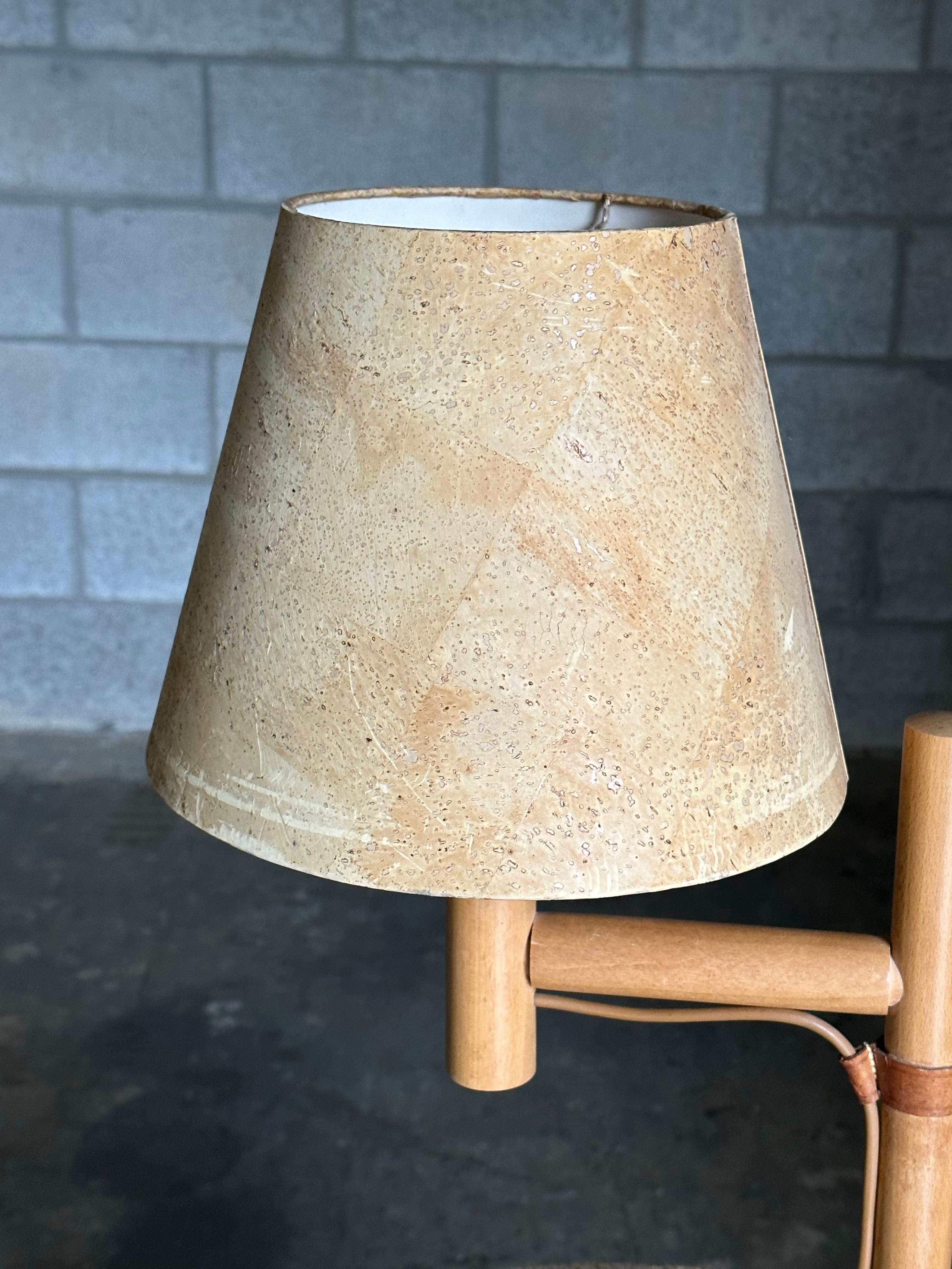 Mid-Century Modern Lampe de bureau organique Bergboms avec abat-jour en liège, Suède en vente