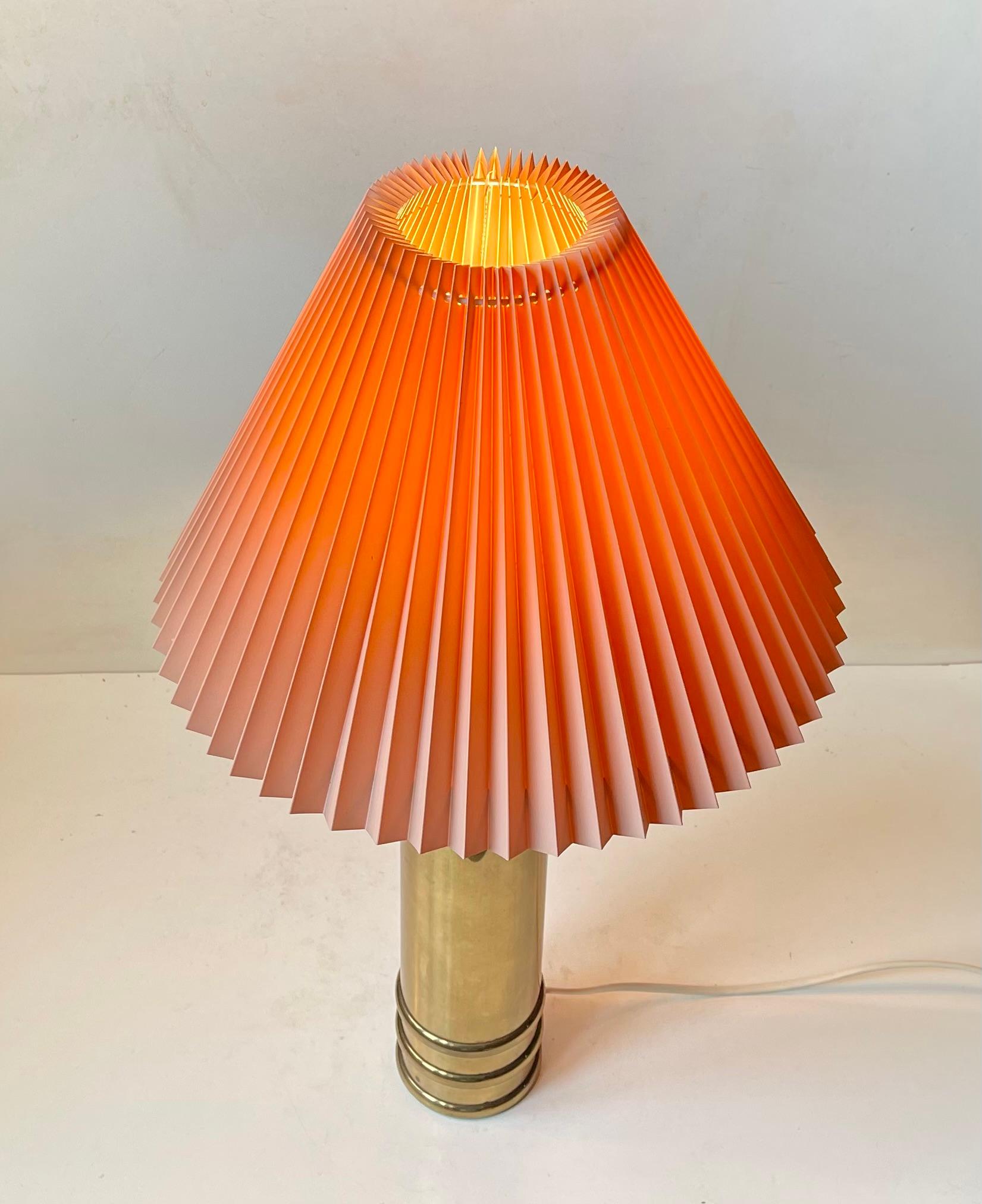 Scandinavian Modern Bergboms Sweden - Pink Shaded Table Lamp in Brass, 1960s For Sale