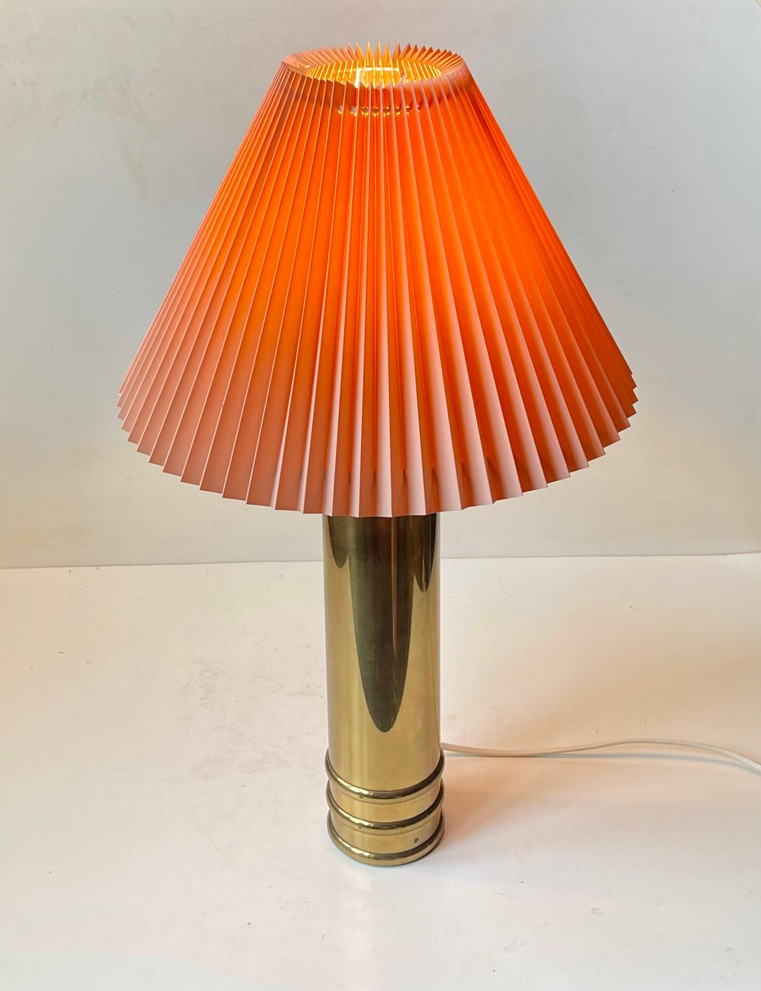 Bergboms Sweden - Pink Shaded Table Lamp in Brass, 1960s In Good Condition For Sale In Esbjerg, DK