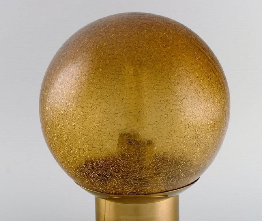 Bergboms, Sweden. Table lamp in brass and amber-colored art glass. 1970s.
Measures: 25.5 x 19.5 cm.
In excellent condition.
Sticker.