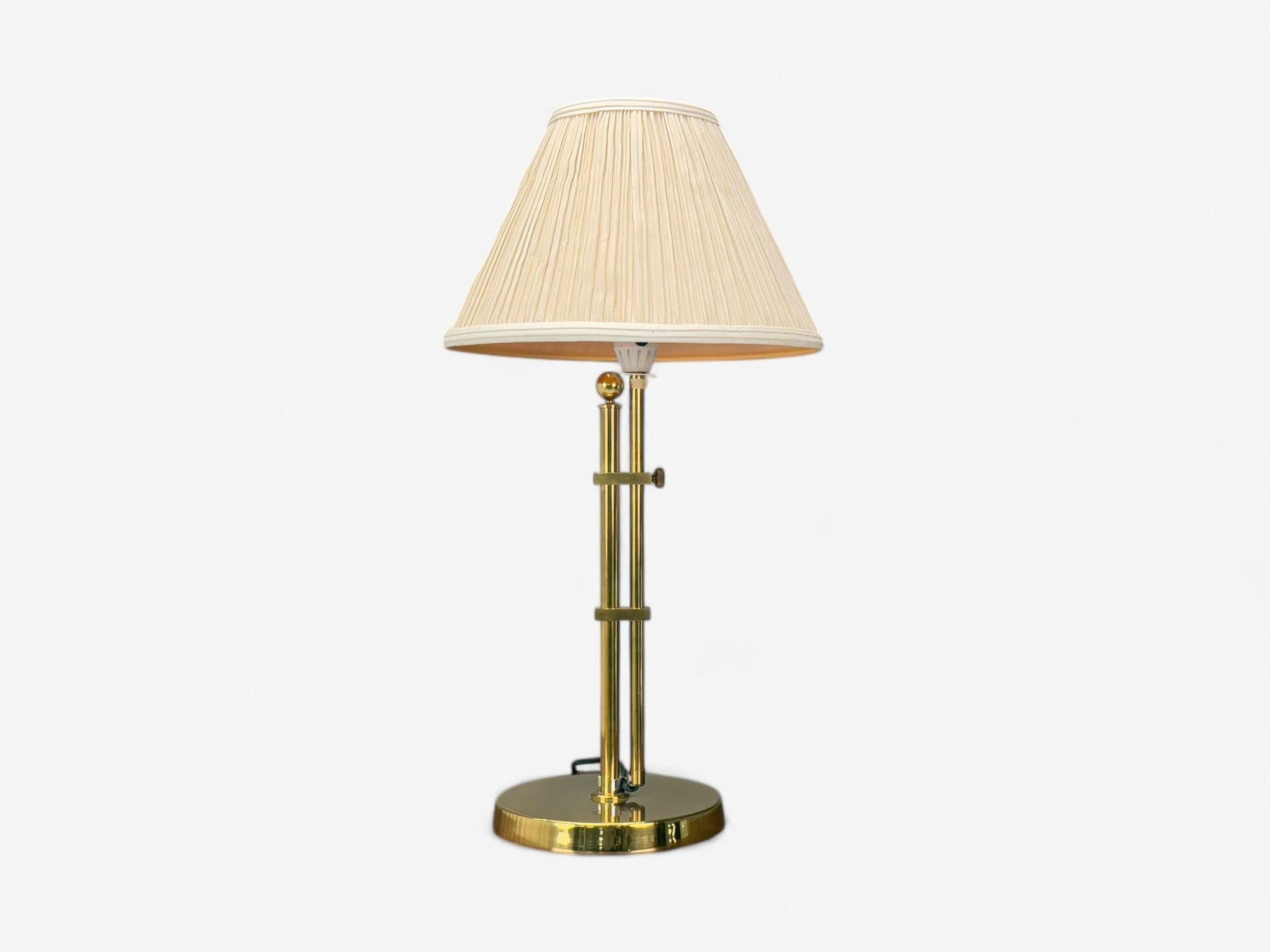Suédois Bergboms, moderne suédois, laiton, tissu, lampe de table ajustable, Suède, années 1980 en vente