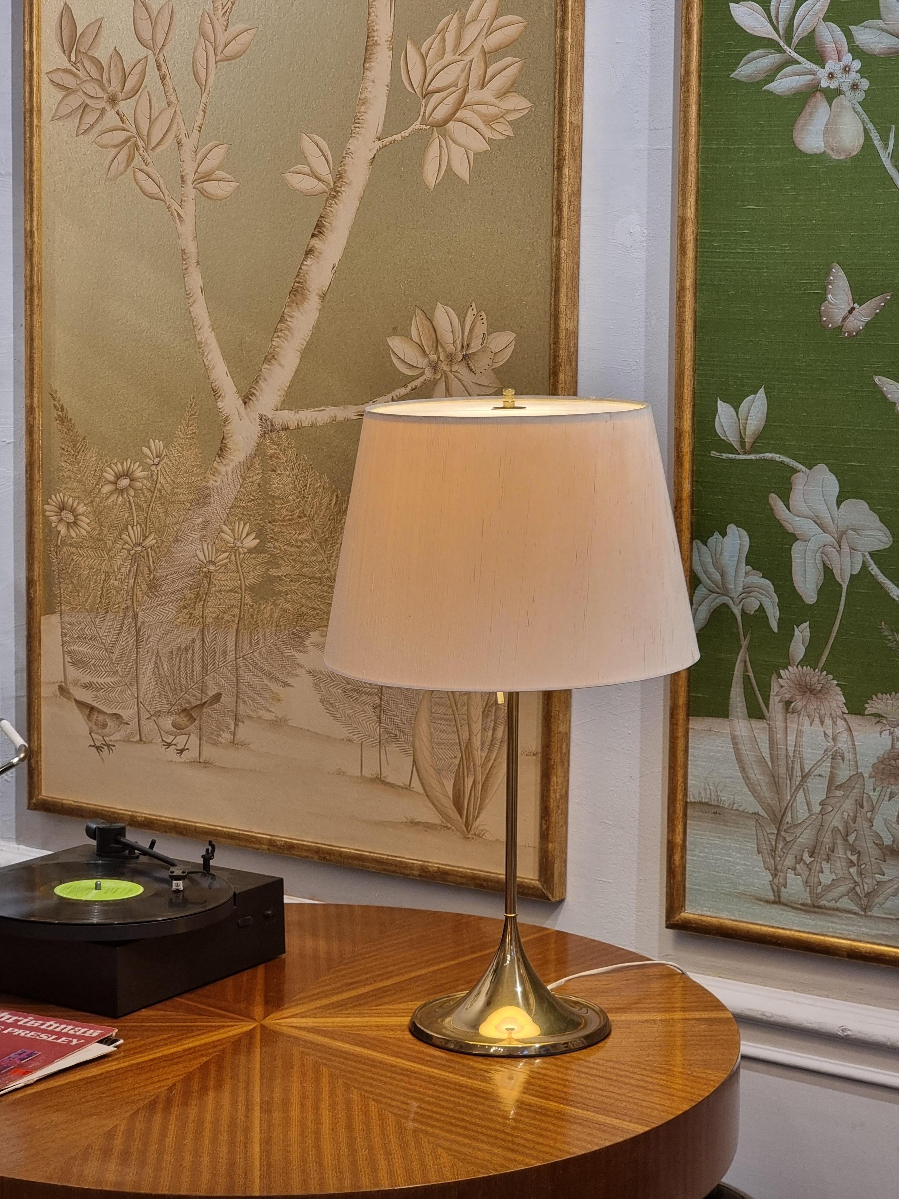 Mid-20th Century Bergboms table lamp in brass, org. shade, model B-024, Scandinavian Modern 1960s For Sale