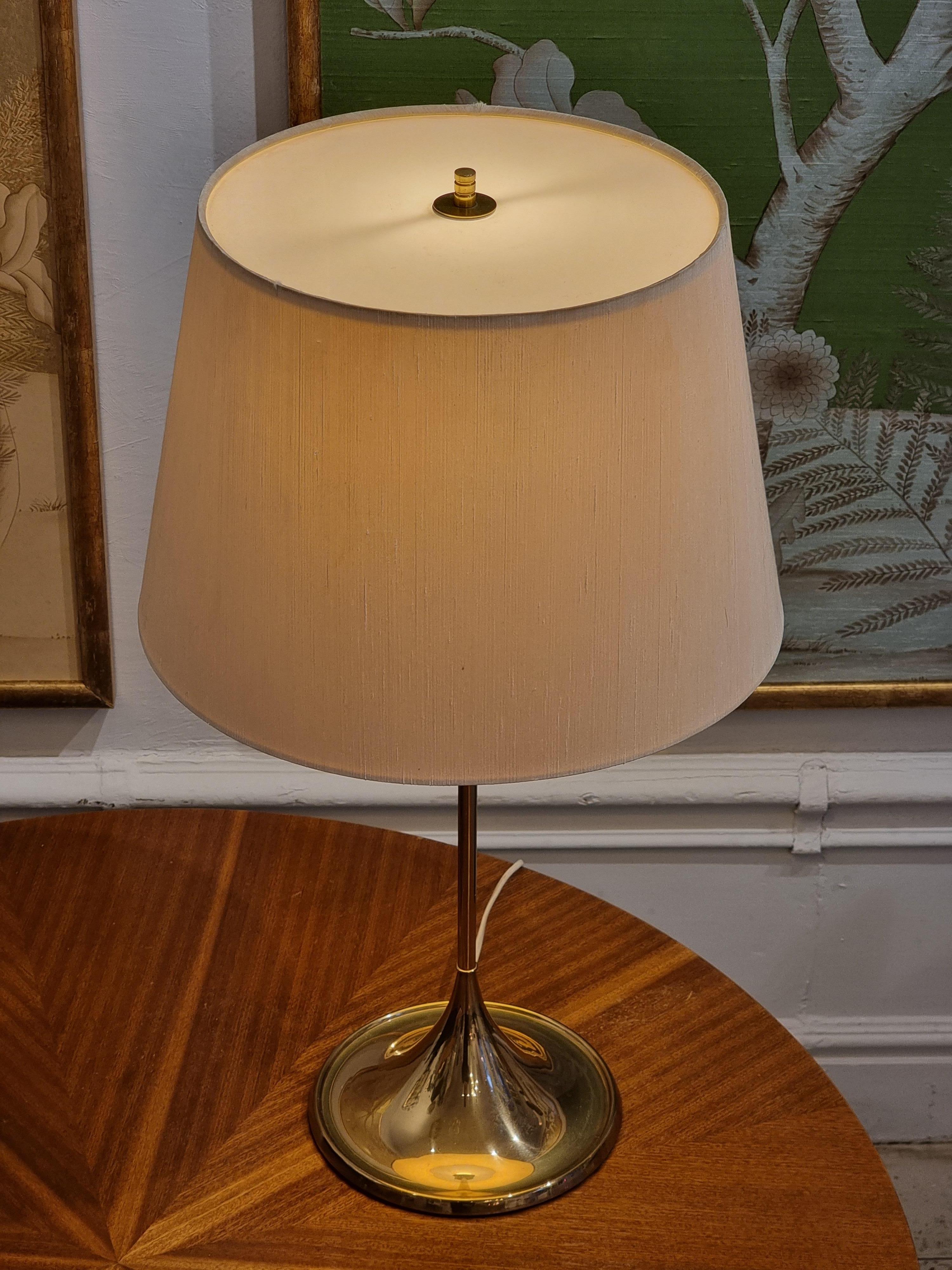 Brass Bergboms table lamp in brass, org. shade, model B-024, Scandinavian Modern 1960s For Sale