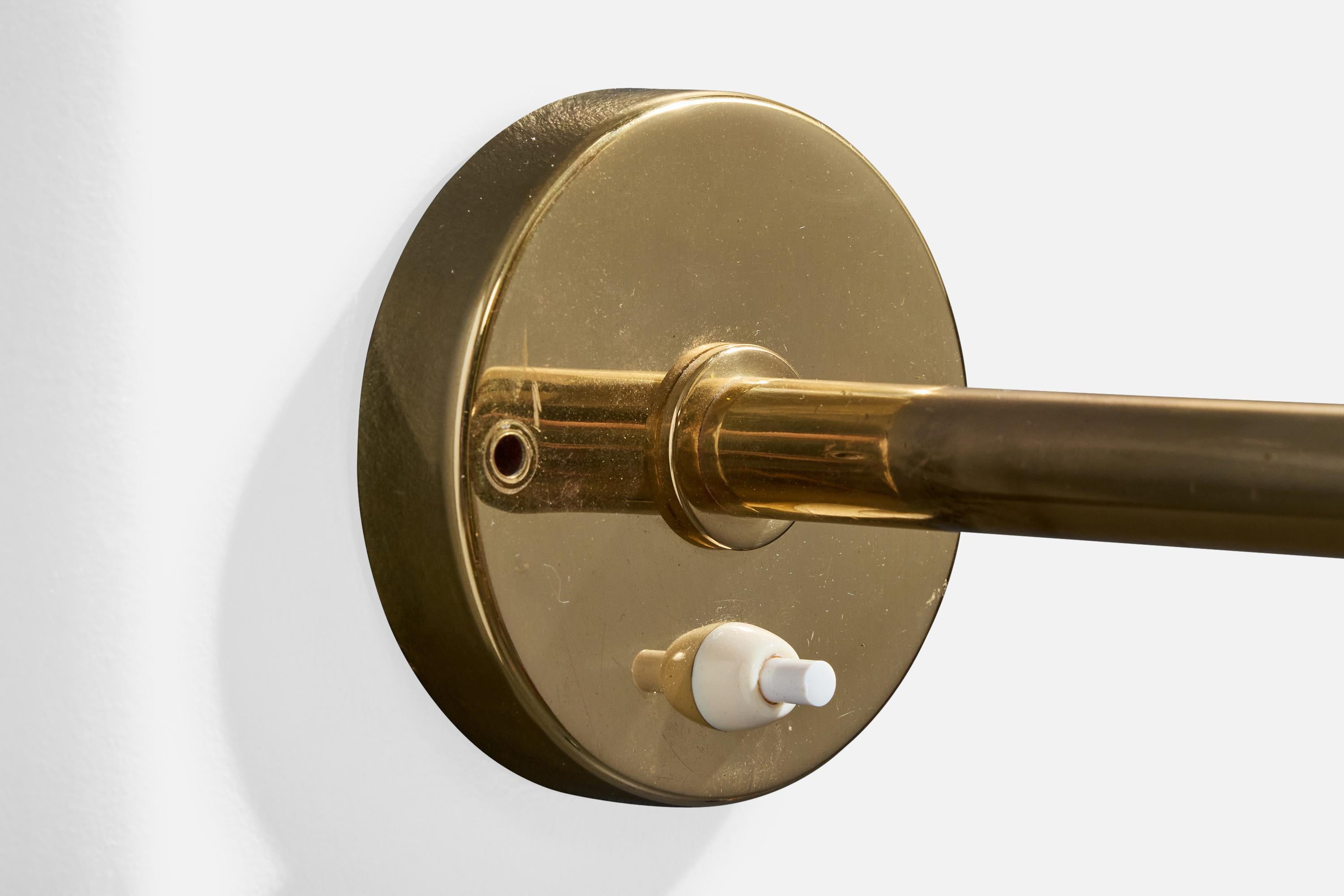 Fine XX secolo Bergboms, Lampada da parete, Ottone, Fabrice, Svezia, anni '1970 in vendita