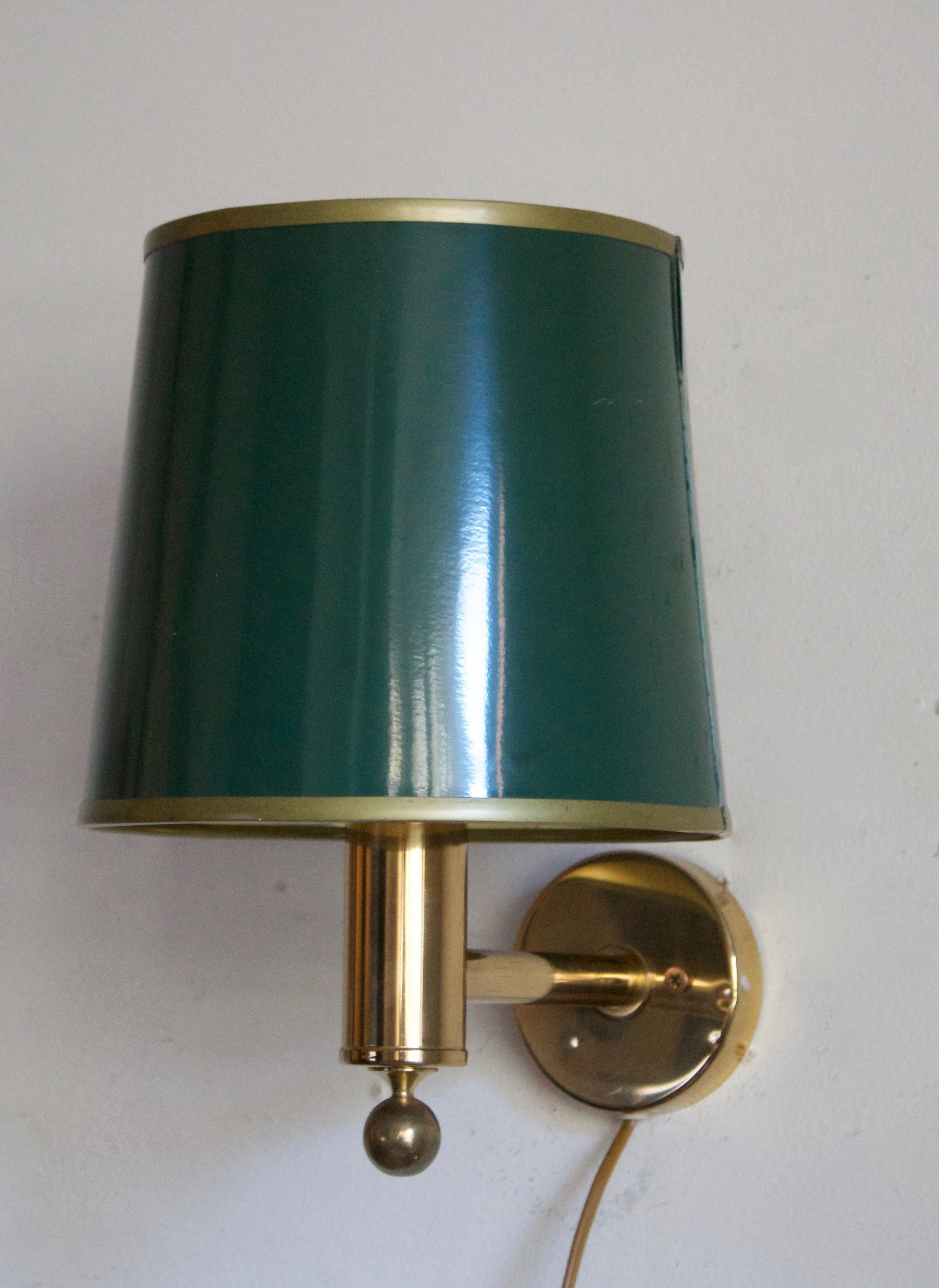 Bergboms, Wall Light, Brass, Green Lacquered Paper, Sweden, 1970s In Good Condition In High Point, NC