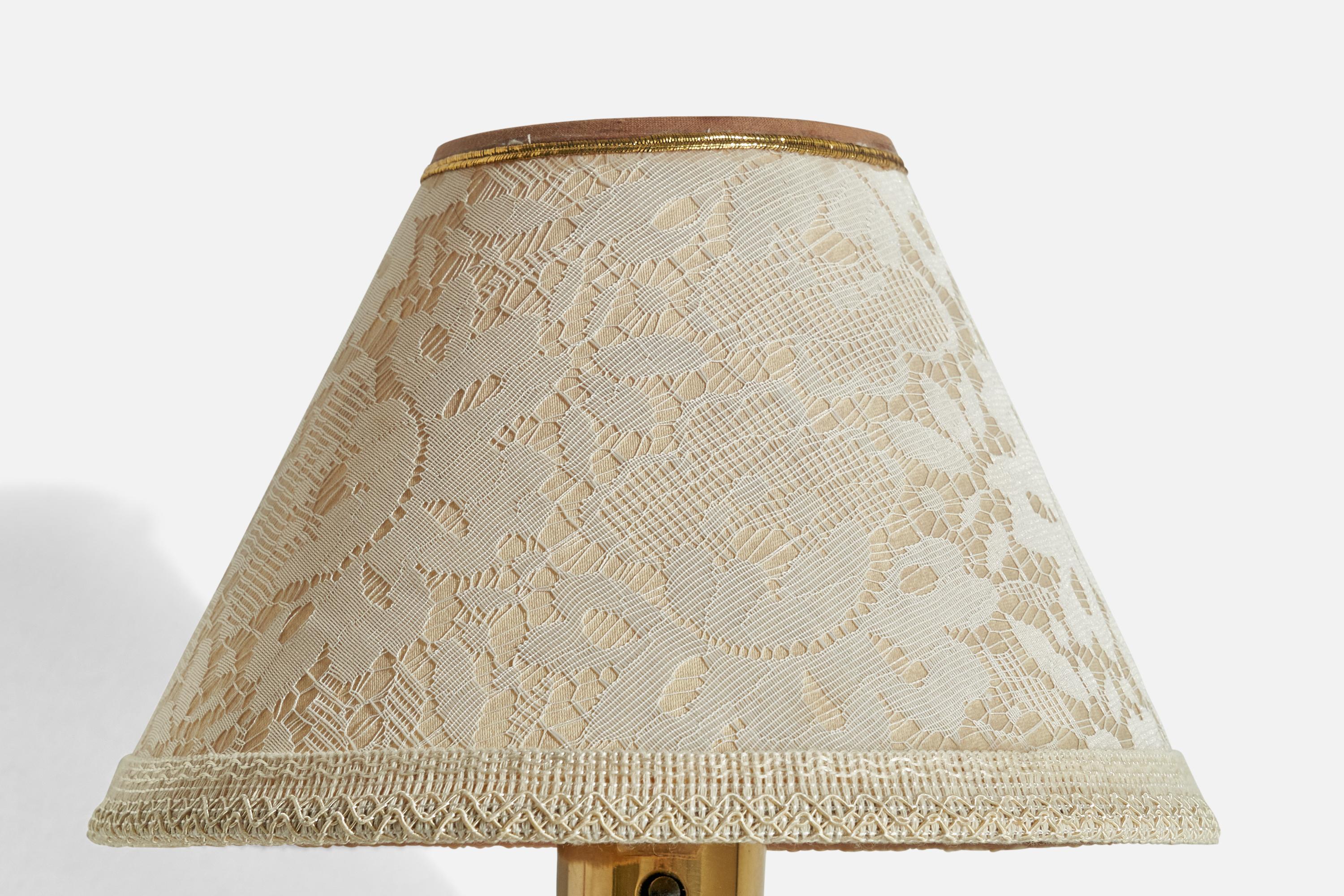 A pair of off-white embroidery fabric and brass wall lights designed and produced in Sweden, 1960s.

Overall Dimensions (inches): 11.2” H x 9” W x 11” D
Back Plate Dimensions (inches): 3.9” Diameter x 0.75” Depth
Bulb Specifications: E-26