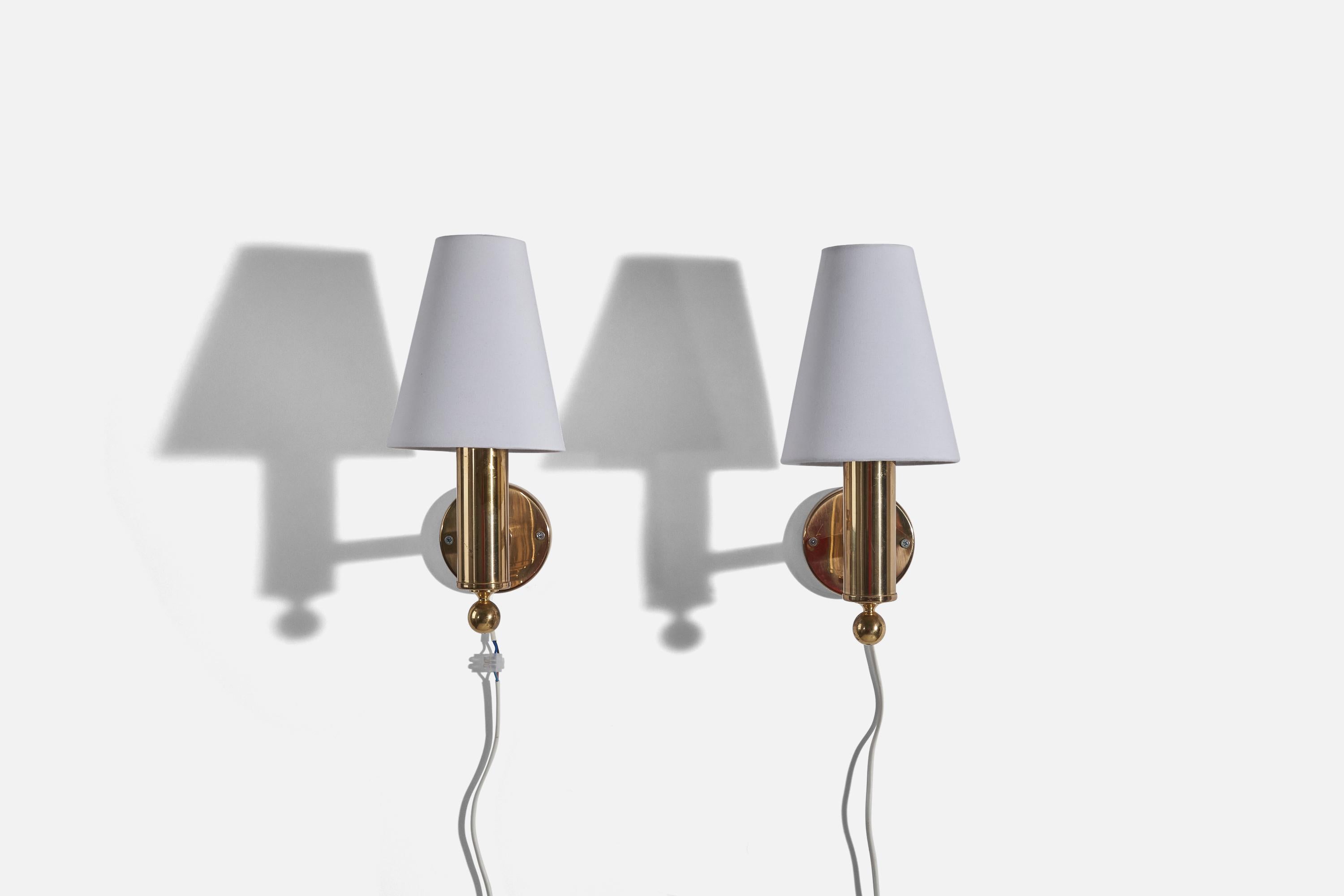 A pair of brass and fabric wall lights designed and produced by Bergboms, Sweden, c. 1970s. 

Sold with lampshades.
Dimensions of Sconce (inches) : 7.5 x 3.875 x 7.5 (H x W x D)
Dimensions of Shade (inches) : 2.875 x 5.5 x 6.75 (T x B x
