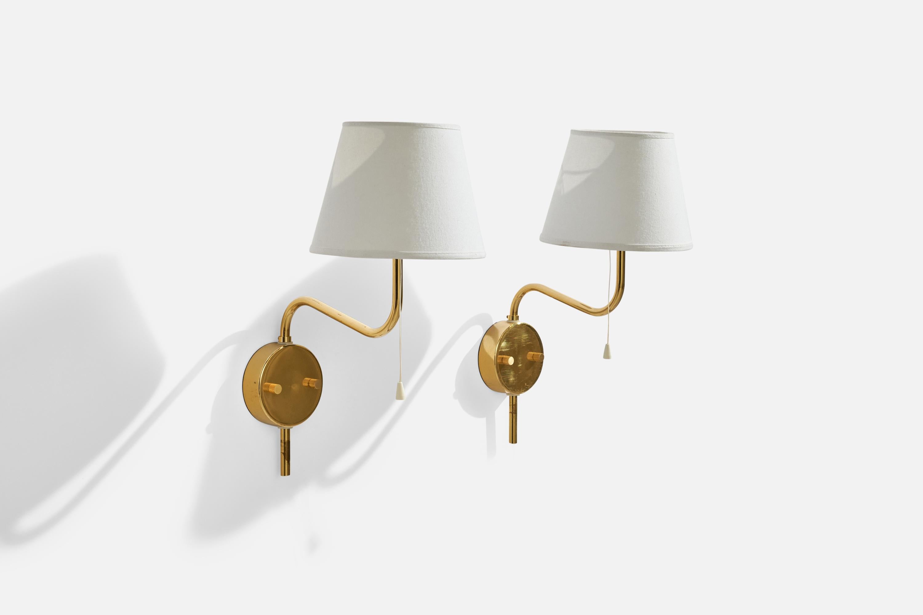 A pair of adjustable brass and white fabric wall lights designed and produced by Bergboms, Sweden, c. 1980s.

Overall Dimensions (inches): 18” H x 8”  W x 12” D
Back Plate Dimensions (inches): 4” H x 4”  W x 1.25”  D
Bulb Specifications: E-26