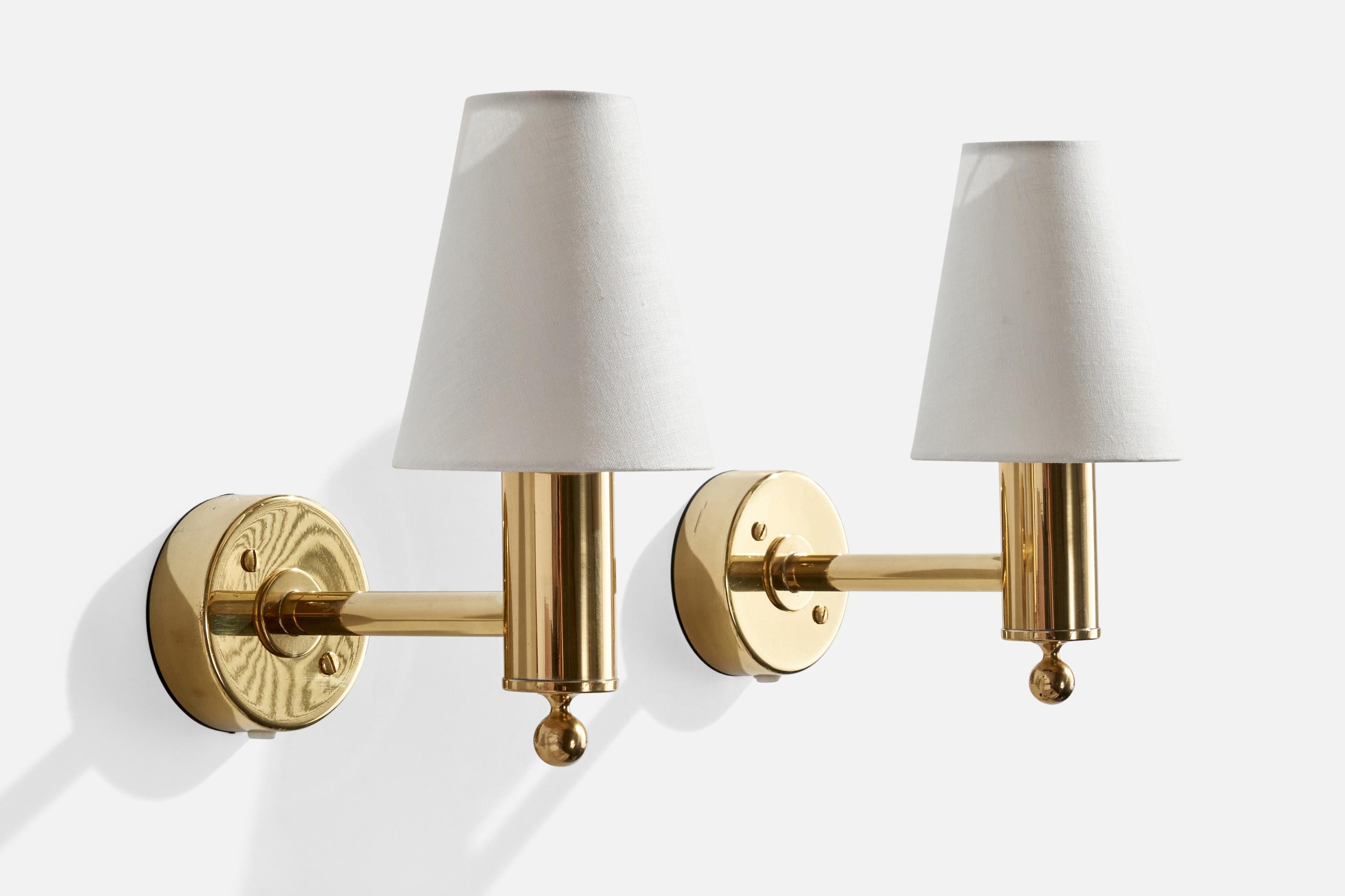 A pair of brass and white fabric wall lights produced by Bergboms, Sweden, c. 1990s.

Overall Dimensions (inches):  10.75” H x 5.125 ” W x 9.875 “D

Back Plate Dimensions (Inches):  4.125” H x 4.125” W x 1.375”D

Bulb Specifications: E-26
