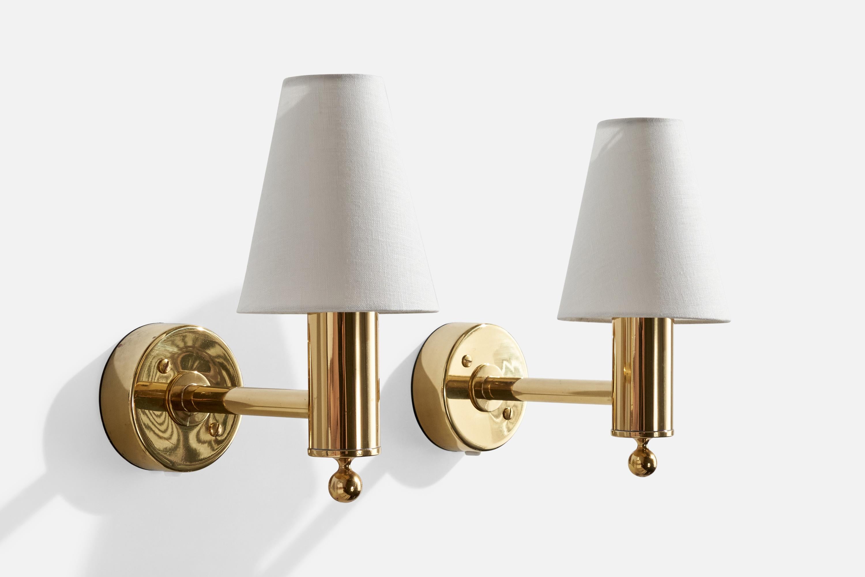 A pair of brass and white fabric wall lights produced by Bergboms, Sweden, c. 1990s.

Overall Dimensions (inches):  10.75” H x 5.125 ” W x 9.875 “D

Back Plate Dimensions (Inches):  4.125” H x 4.125” W x 1.375”D

Bulb Specifications: E-26