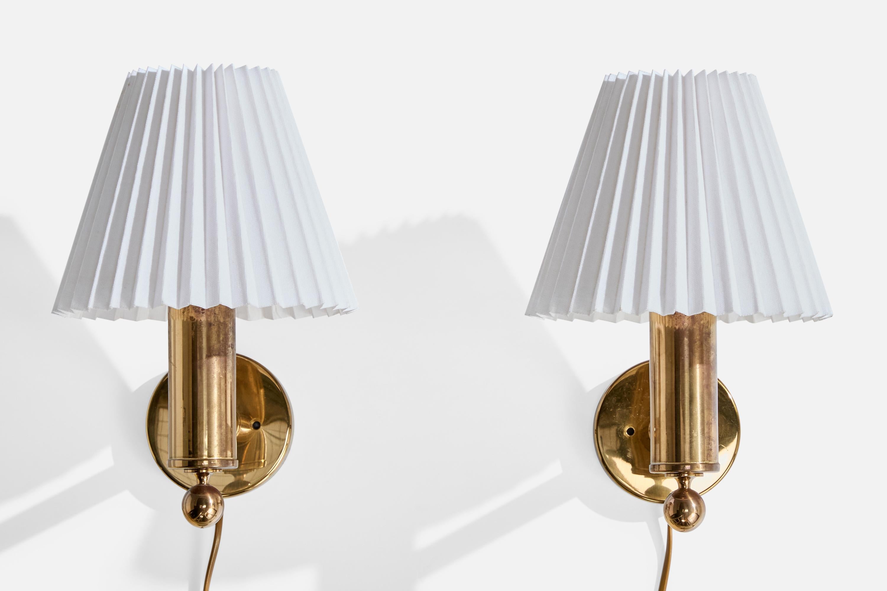 Mid-Century Modern Bergboms, Wall Lights, laiton, papier, Suède, années 1970 en vente