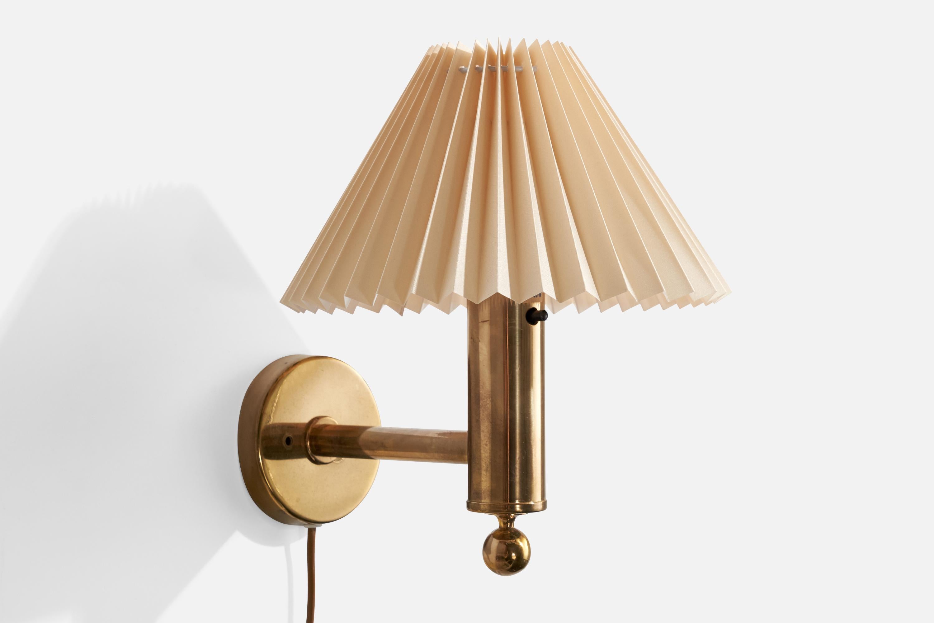 Bergboms, Wall Lights, Brass, Paper, Sweden, 1970s In Good Condition In High Point, NC