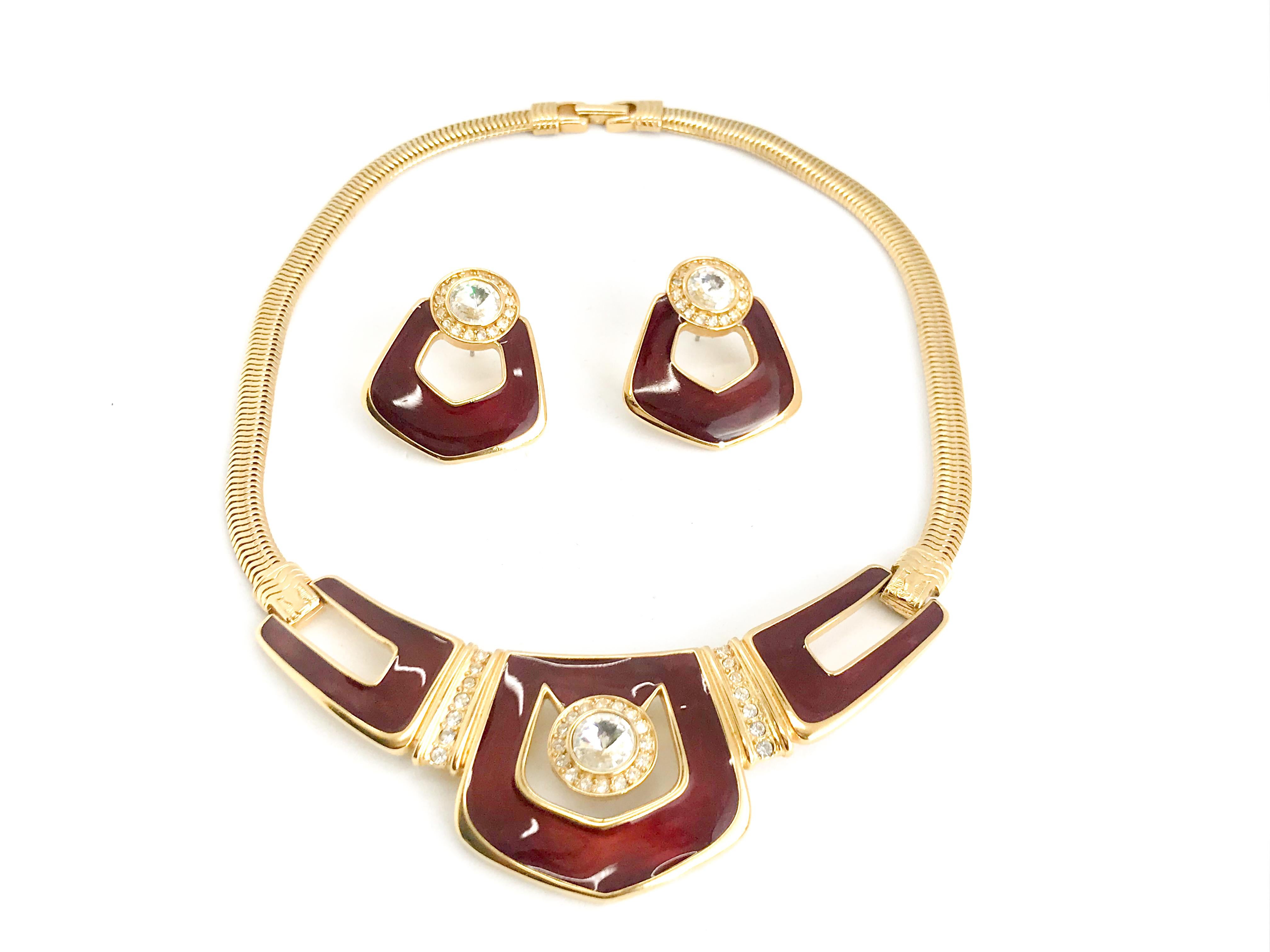 Bergdorf Goodman 1980s Vintage Necklace and Earrings set.

Eye-catching geometric bronze enamel and crystal set from legendary Manhattan department store Bergdorf Goodman. 

Necklace has a flat snake chain and a circumference of 15”.  The