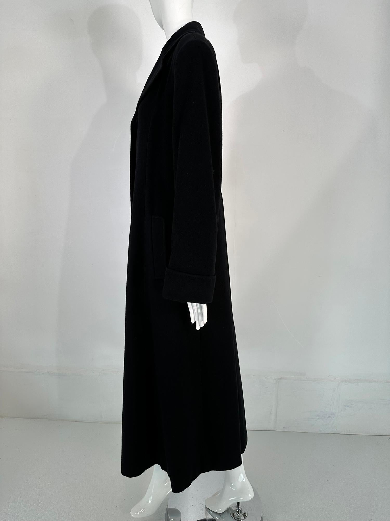 Bergdorf Goodman Black Cashmere Over Coat Deep Center Hem Vent  For Sale 7