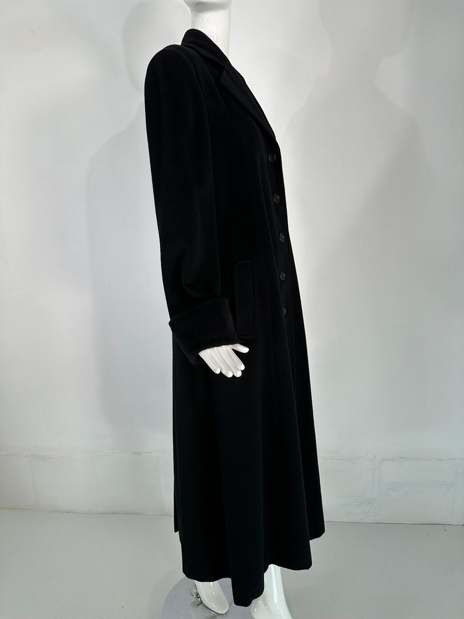 Bergdorf Goodman Black Cashmere Over Coat Deep Center Hem Vent  In Good Condition For Sale In West Palm Beach, FL