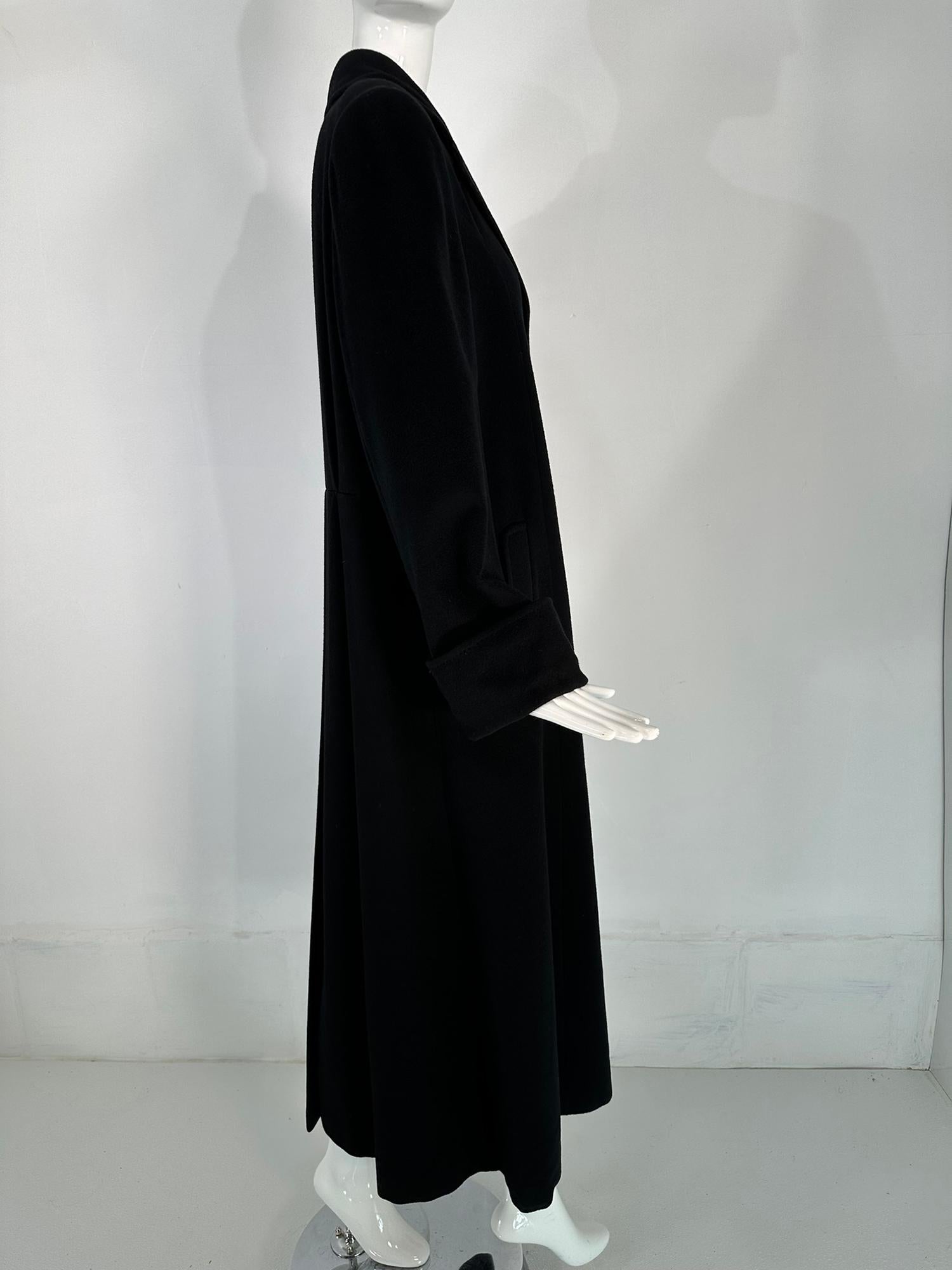 Women's Bergdorf Goodman Black Cashmere Over Coat Deep Center Hem Vent  For Sale