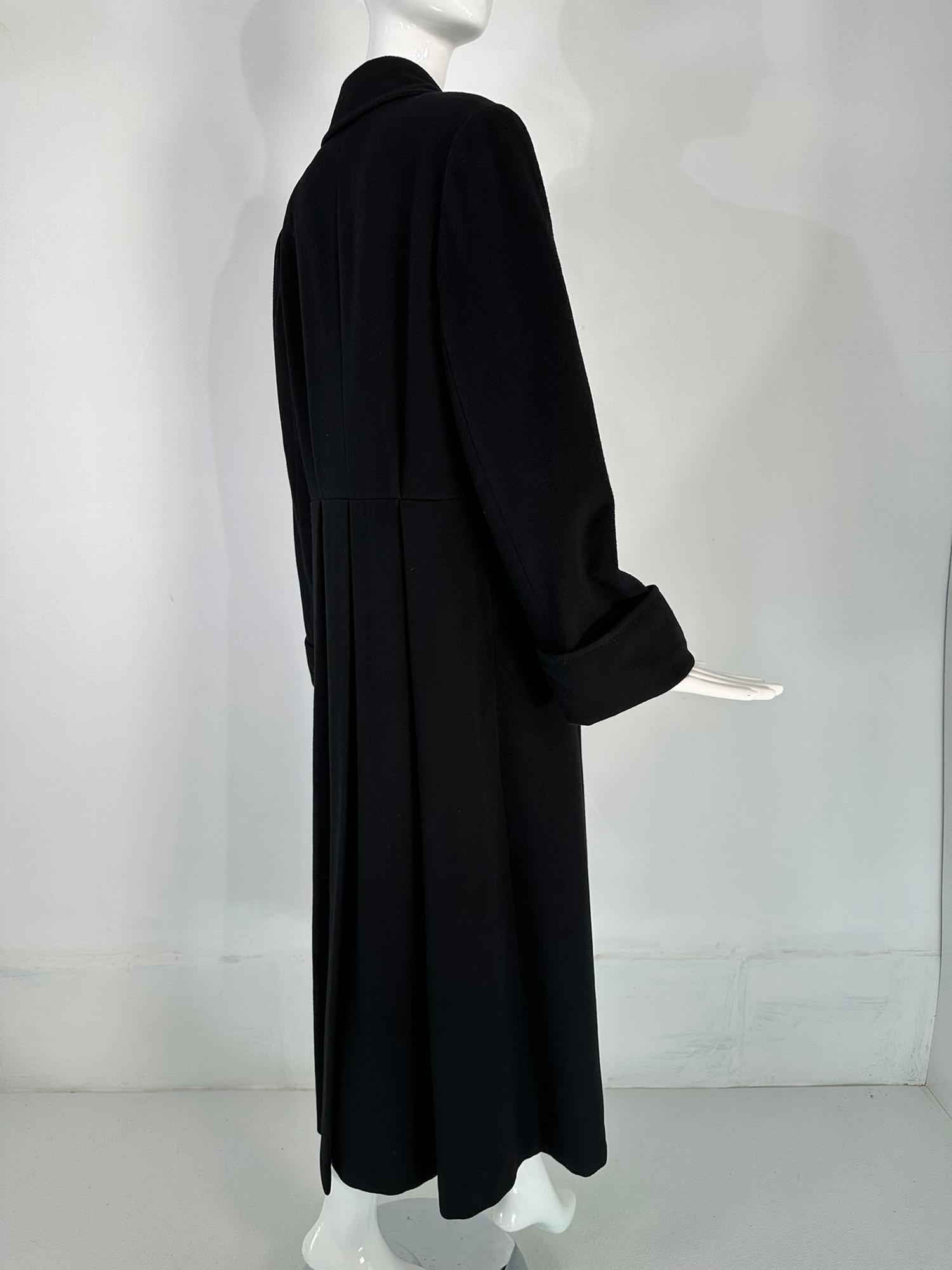Bergdorf Goodman Black Cashmere Over Coat Deep Center Hem Vent  For Sale 1