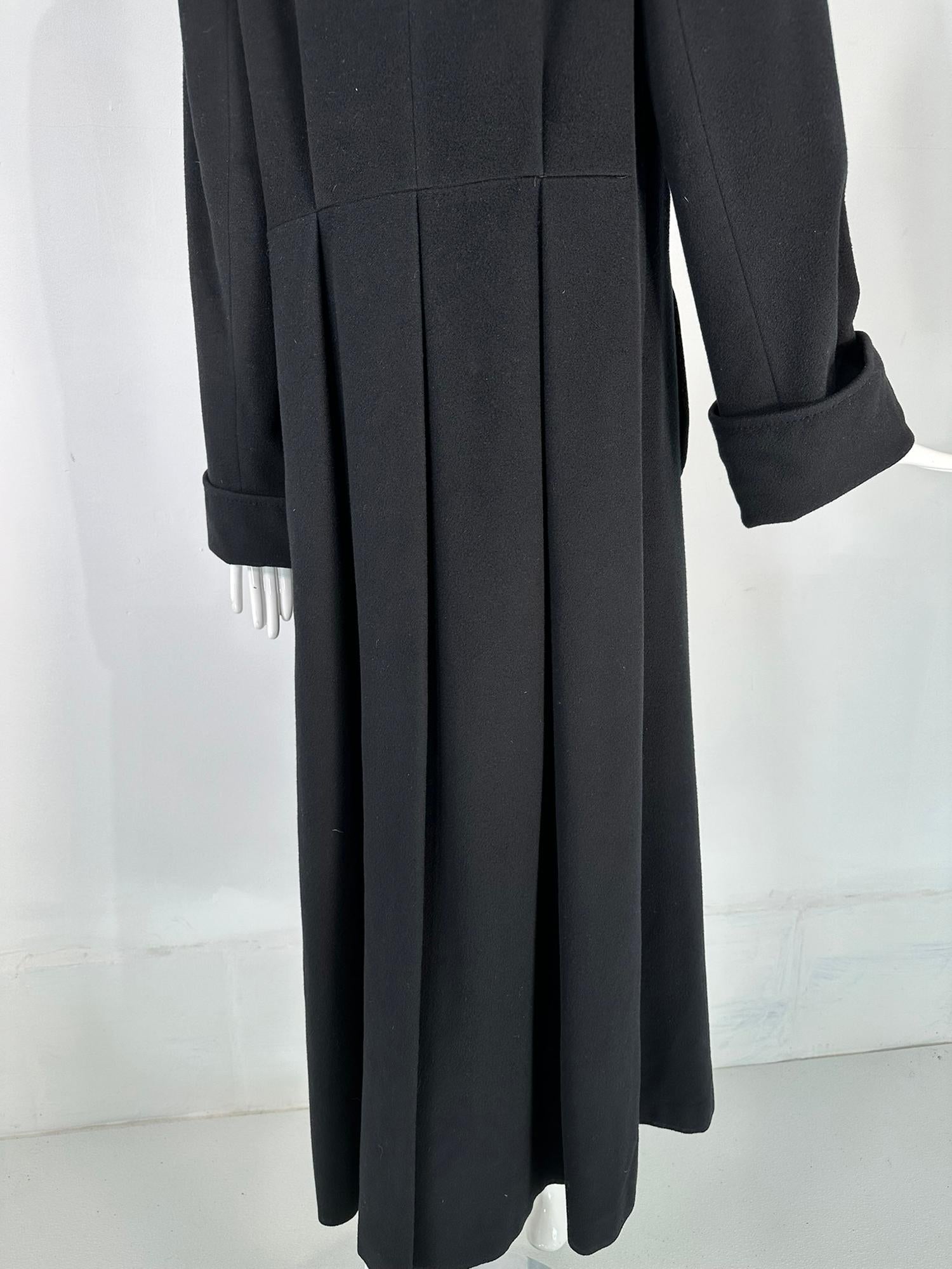 Bergdorf Goodman Black Cashmere Over Coat Deep Center Hem Vent For Sale 2