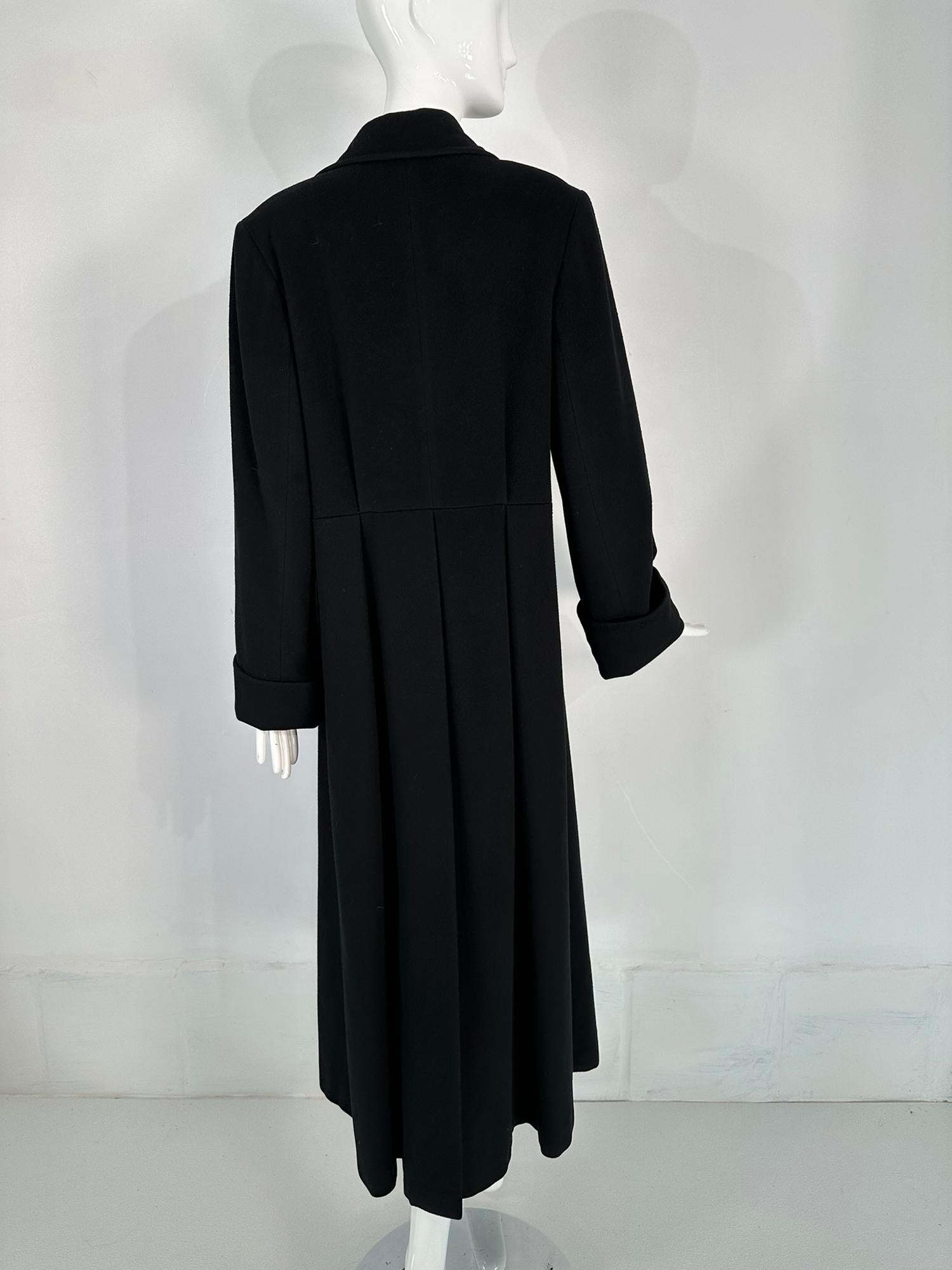 Bergdorf Goodman Black Cashmere Over Coat Deep Center Hem Vent  For Sale 3