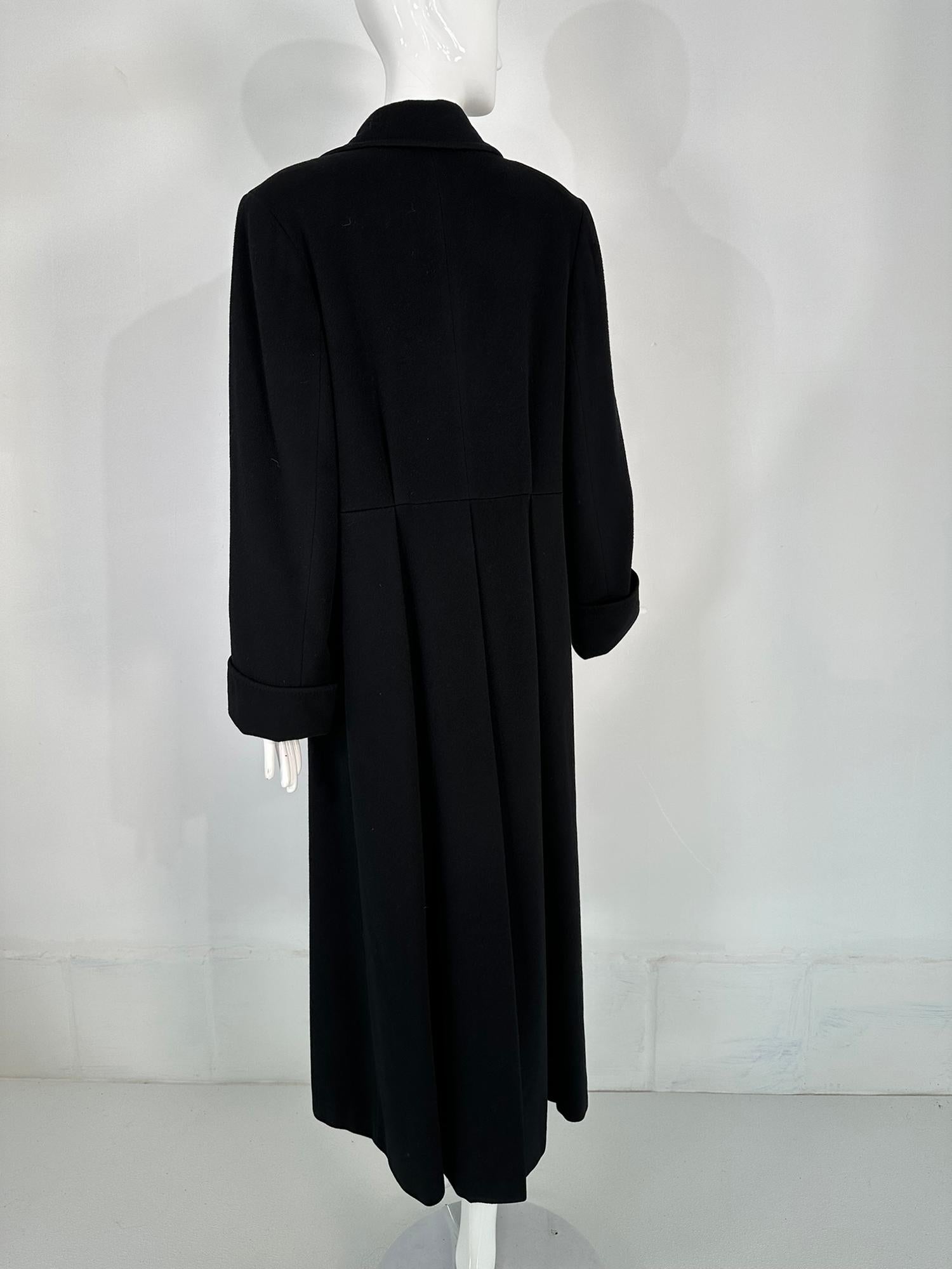 Bergdorf Goodman Black Cashmere Over Coat Deep Center Hem Vent  For Sale 4