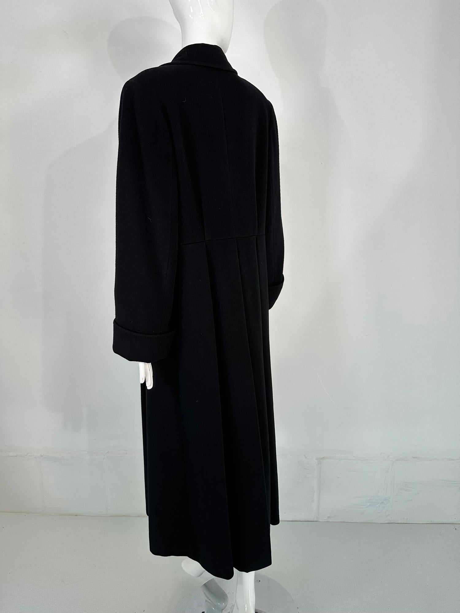 Bergdorf Goodman Black Cashmere Over Coat Deep Center Hem Vent For Sale 5