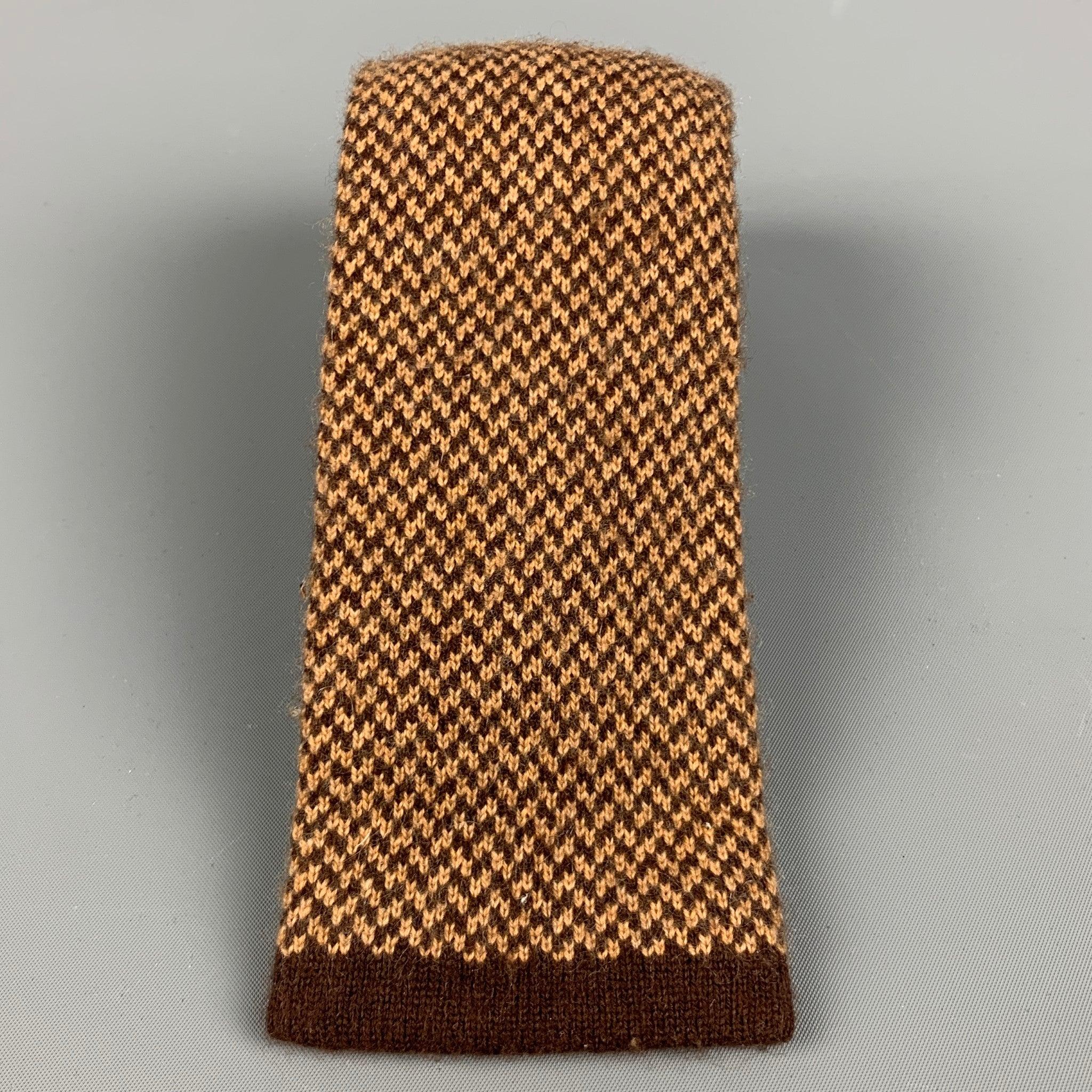 BERGDORF GOODMAN
necktie in a
brown and beige cashmere weave featuring a skinny square fit. Made in Italy.Excellent Pre-Owned Condition. 

Measurements: 
  Width: 3 inches Length: 56 inches 
  
  
 
Reference: 128000
Category: Tie
More Details
   