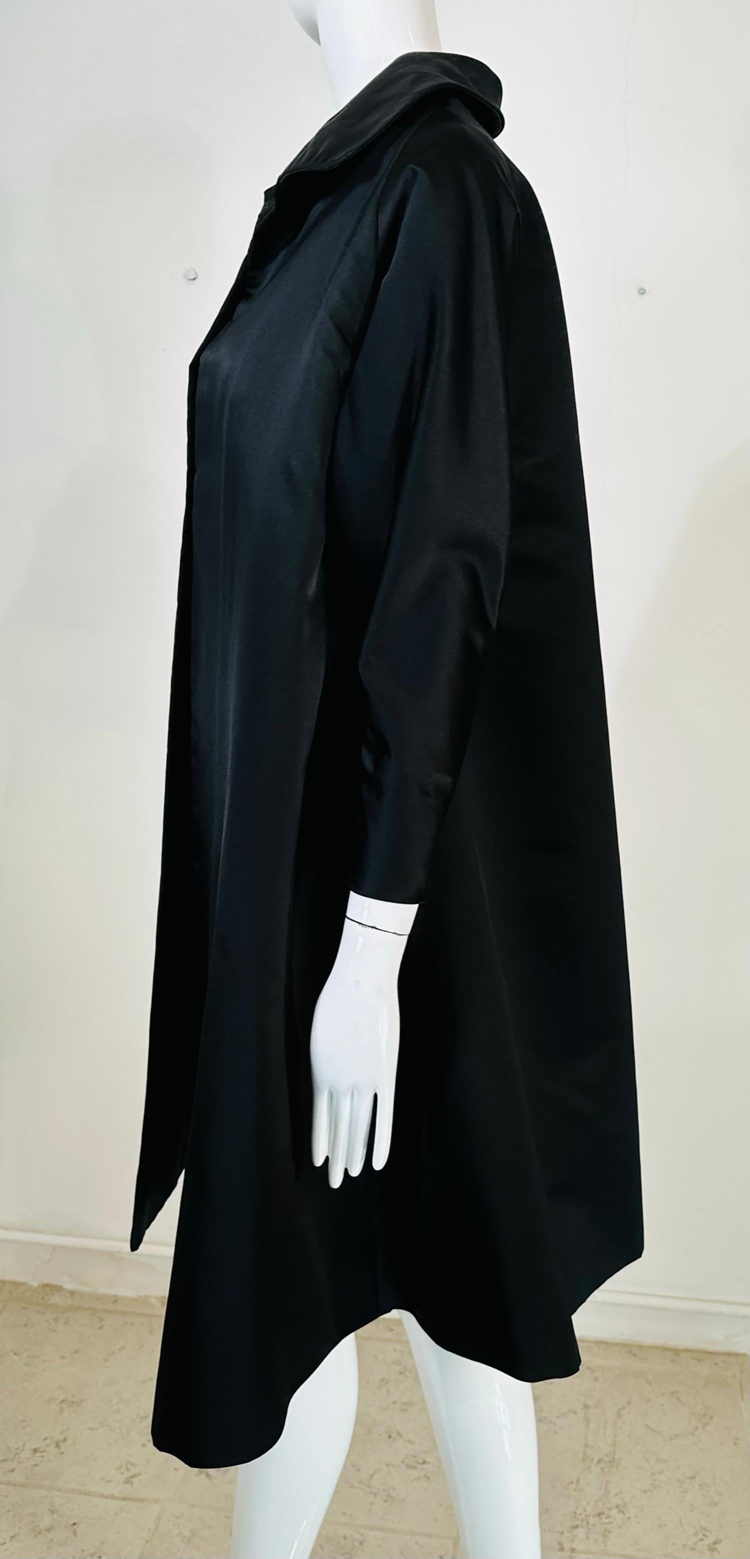 Bergdorf Goodman Demi Couture Trapeze Black Silk Satin Evening Coat 1950s In Excellent Condition For Sale In West Palm Beach, FL