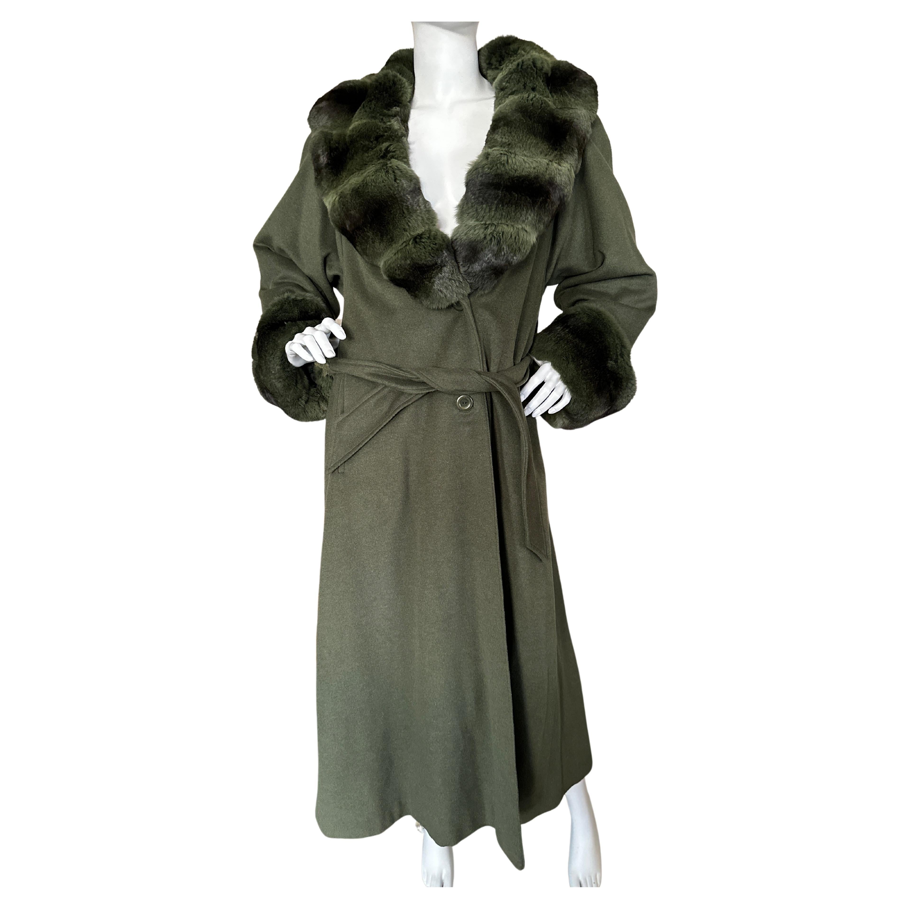 Bergdorf Goodman Luxe Cashmere Coat w Chinchilla Trim and Detachable Fur Lining For Sale