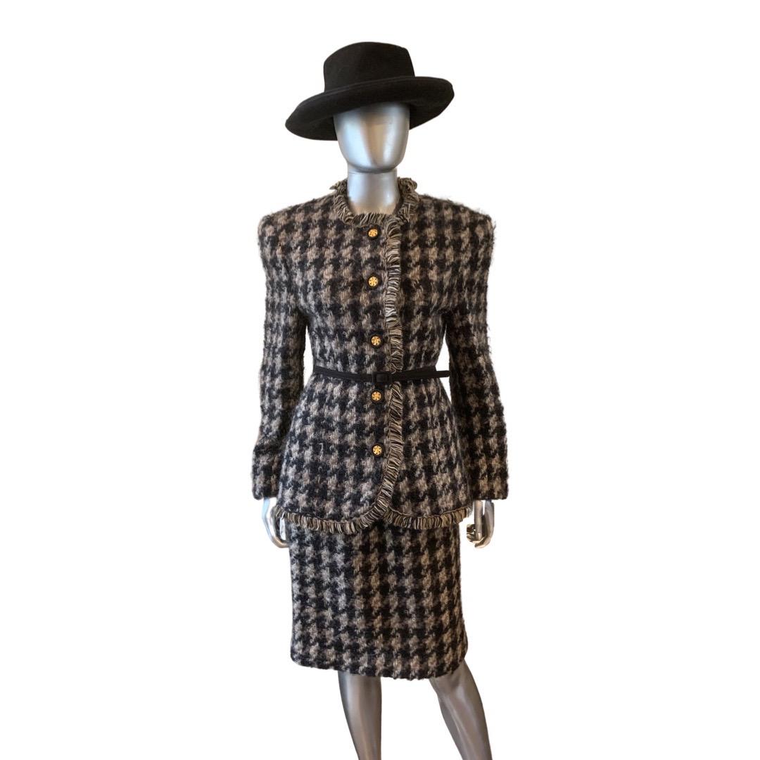 Noir Bergdorf Goodman Costume 2 pièces Classic en Mohair, Taille 10 USA en vente