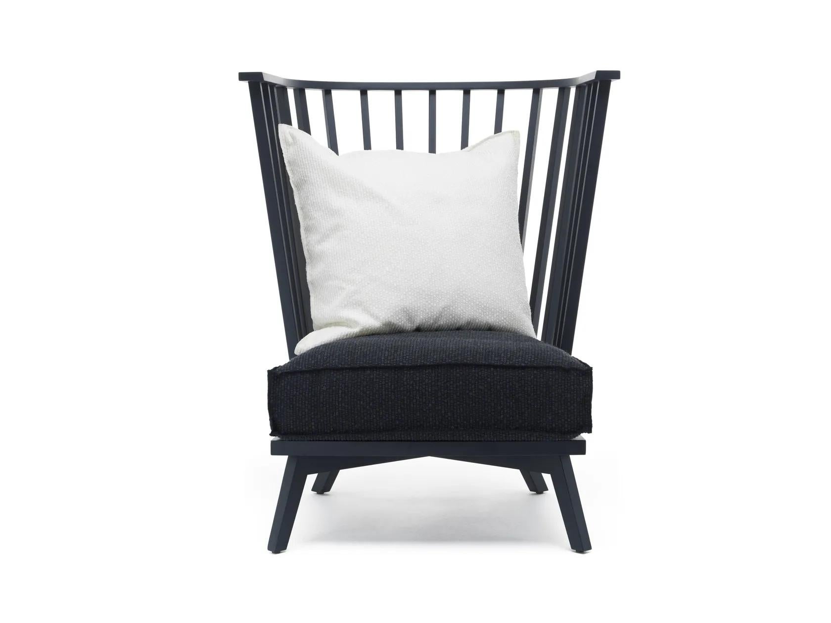 Marque : Gervasoni
Conception : Paola Navone
Modèle : Gris 06 Fauteuil Bergère

Le fauteuil Gray 06 Bergère de Gervasoni, conçu par Paola Navone, présente un design incurvé inspiré du style nordique classique. Son dossier très haut et proéminent est