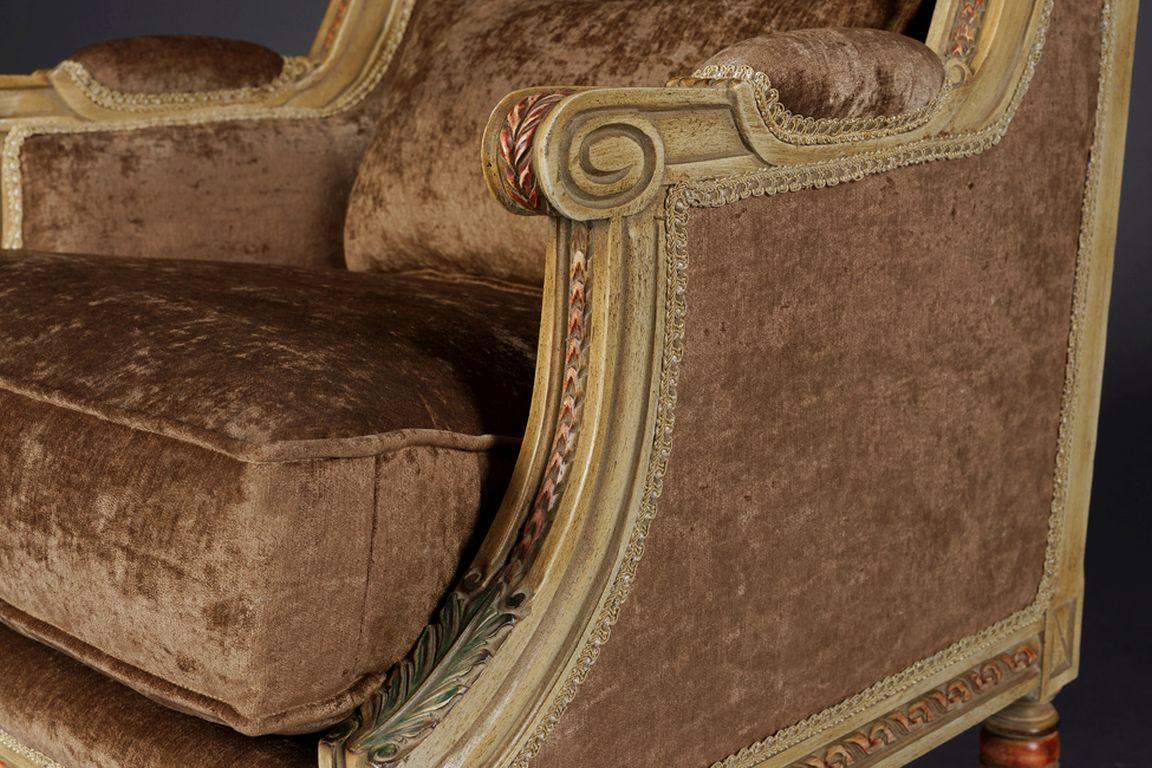 Bergère/Sessel mit Hocker aus massivem Buchenholz im Louis-XVI-Stil, geschnitzt im Angebot 4