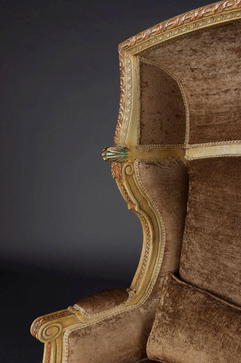 Bergère/Sessel mit Hocker aus massivem Buchenholz im Louis-XVI-Stil, geschnitzt im Angebot 8