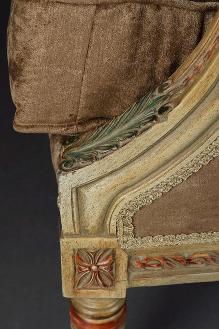 Bergère/Sessel mit Hocker aus massivem Buchenholz im Louis-XVI-Stil, geschnitzt im Angebot 11