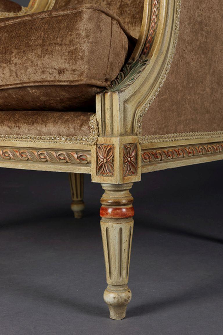 Bergère/Sessel mit Hocker aus massivem Buchenholz im Louis-XVI-Stil, geschnitzt im Angebot 3