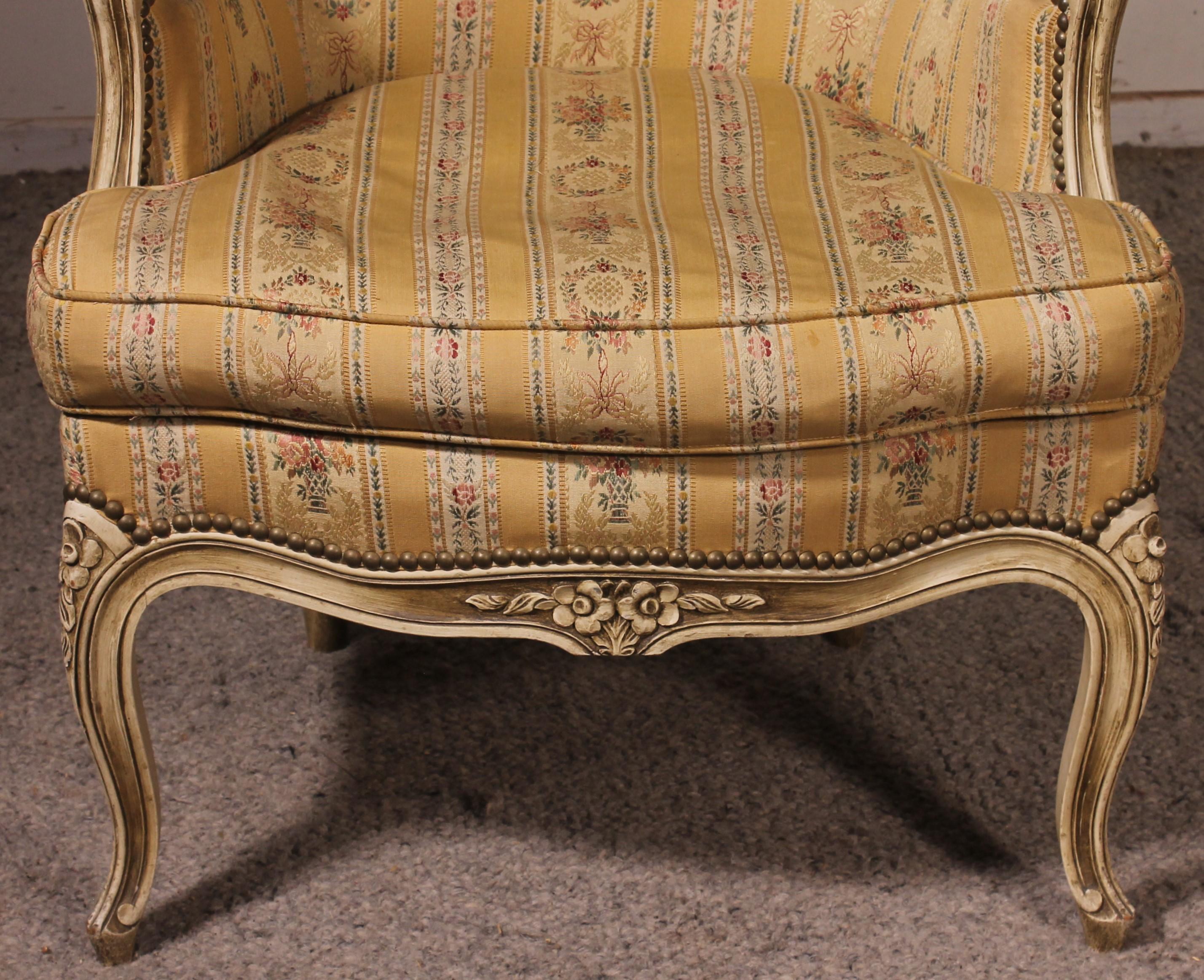 Schöner Sessel im Stil Louis XV aus lackiertem Holz, gepolstert mit einem sehr schönen Stoff
Schöne Qualität der Skulptur
Sitzhöhe 42cm
In hervorragendem Zustand.
Hinweis: leichte Abnutzung an den Armlehnen, aber wirklich minimal