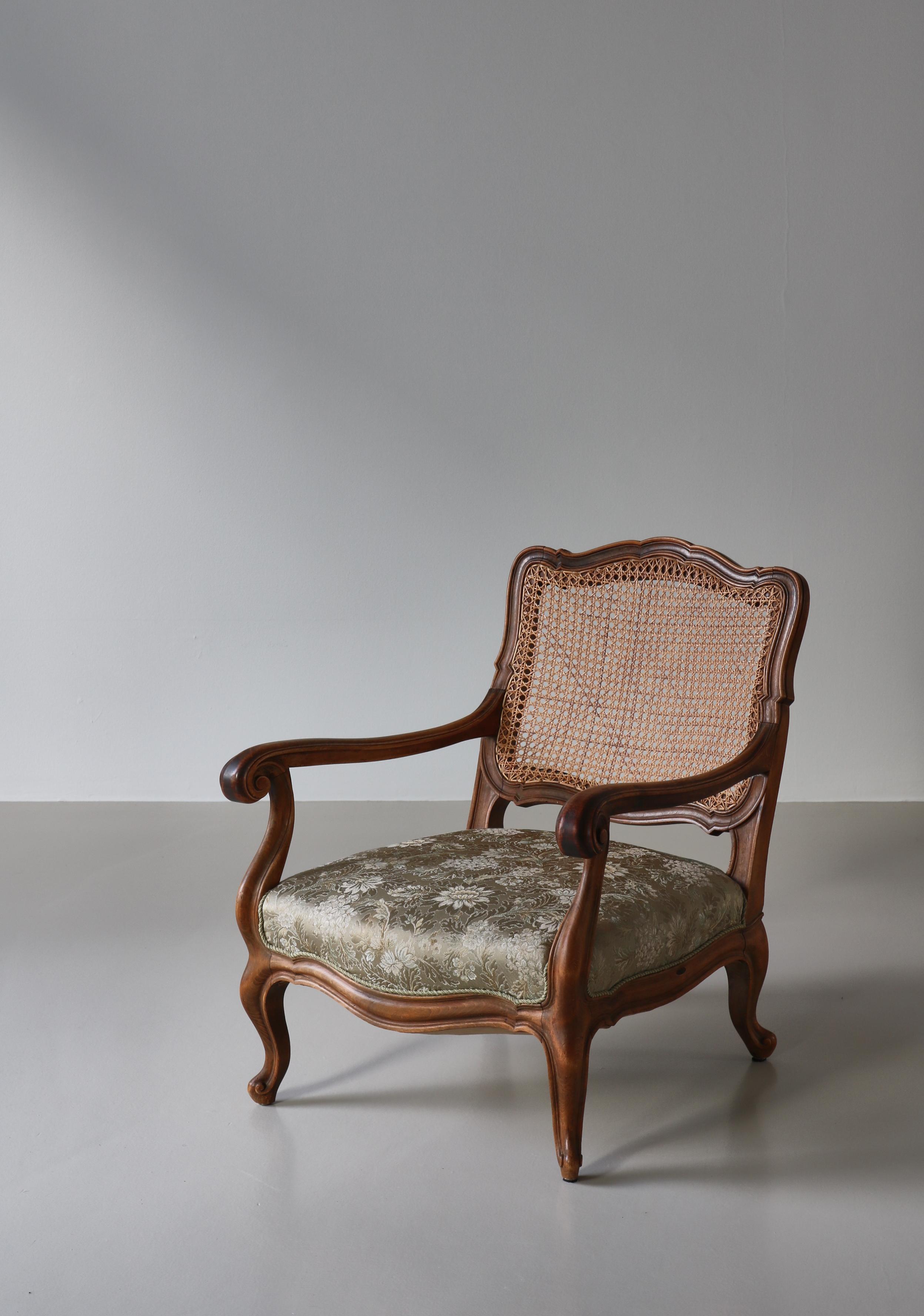 Bergére Chair Rococo Revival by Danish Cabinetmaker, Early 20th Century In Good Condition For Sale In Odense, DK