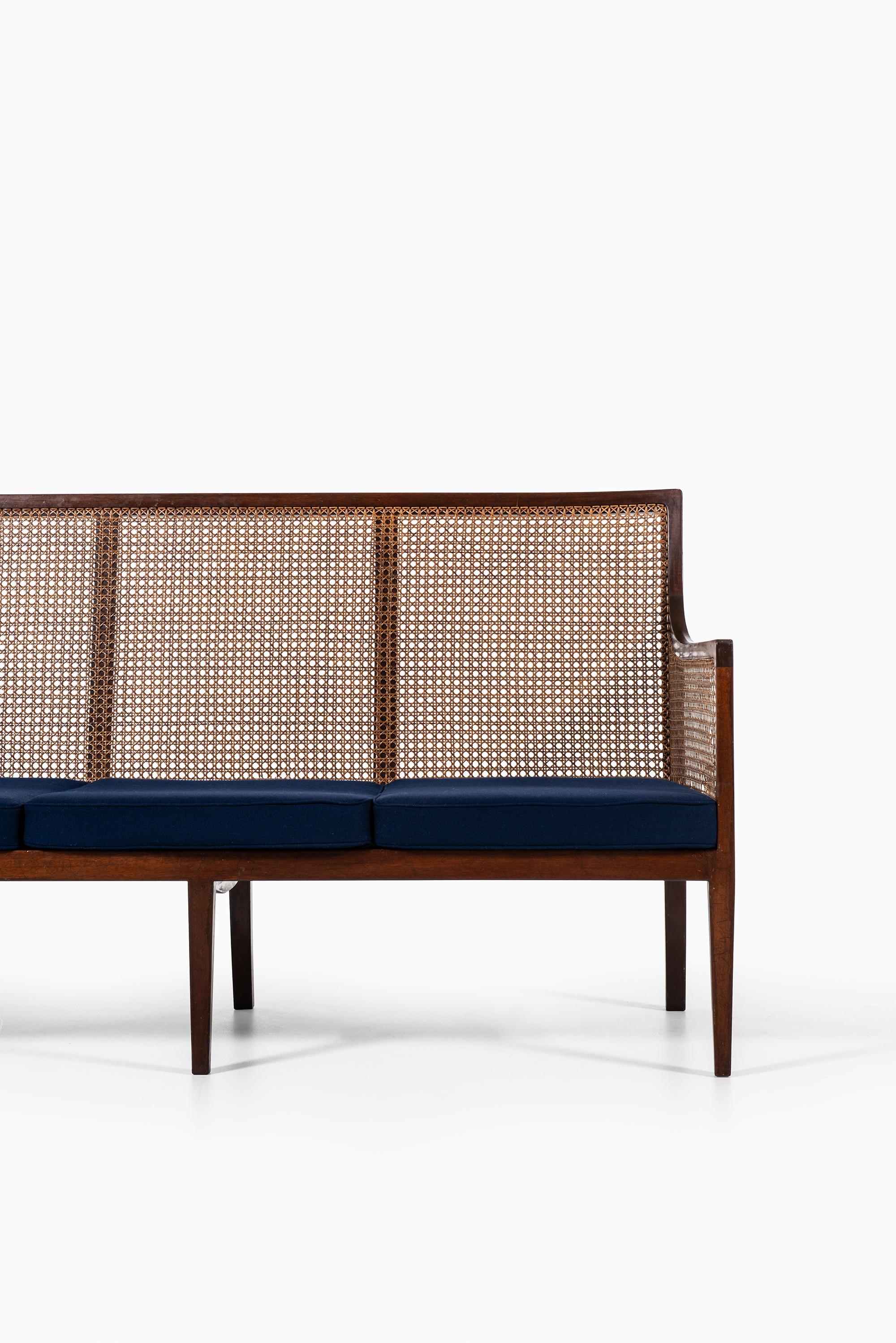 Rare Bergere sofa produced by Lysberg Hansen & Therp in Denmark.