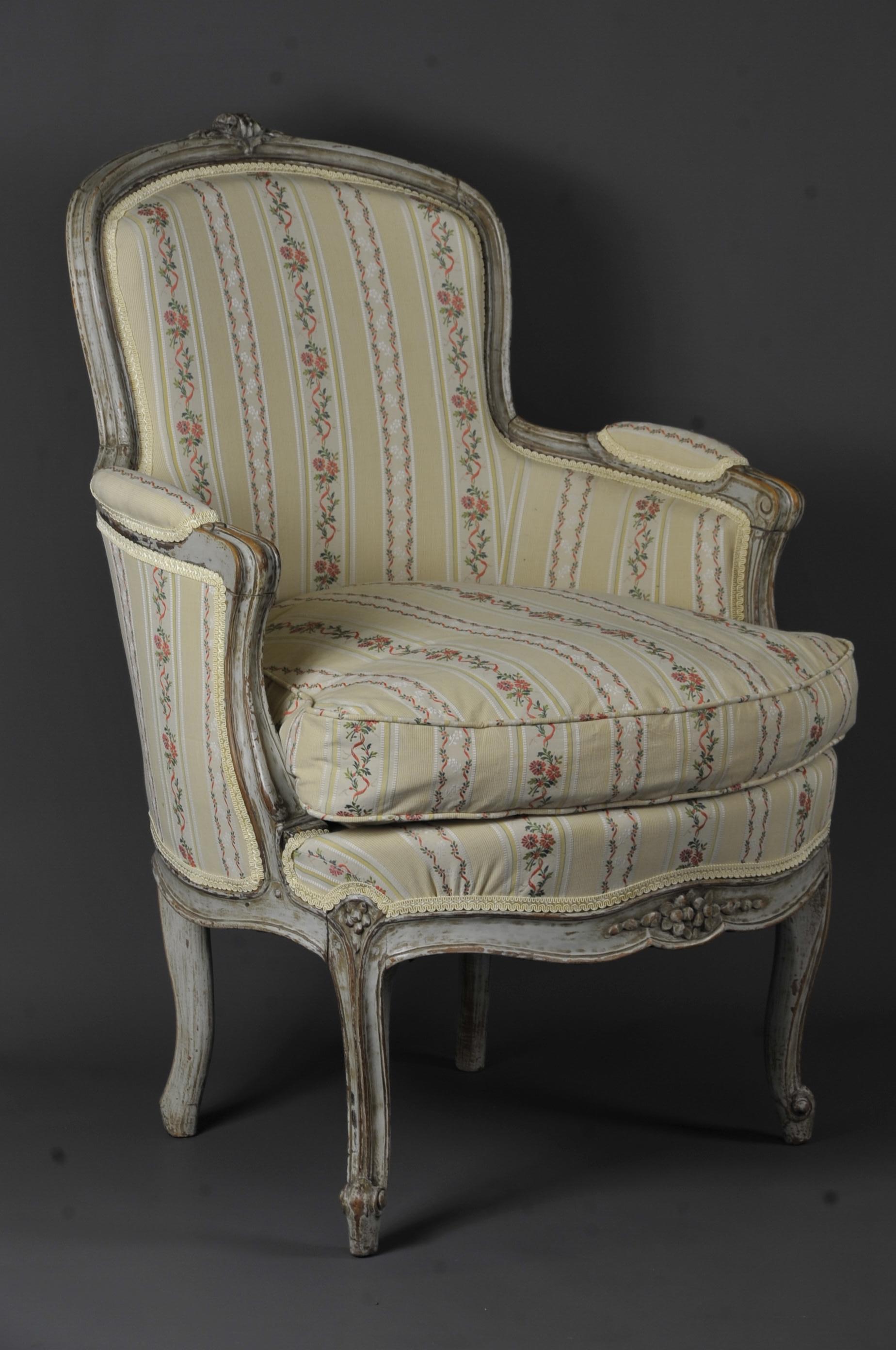 Very elegant transition armchair in gray lacquered and carved wood decorated with flowers.

Parisian work from the 18th century, end of the Louis XV period, beginning of the Transition period.


Very good condition: upholstery and seats