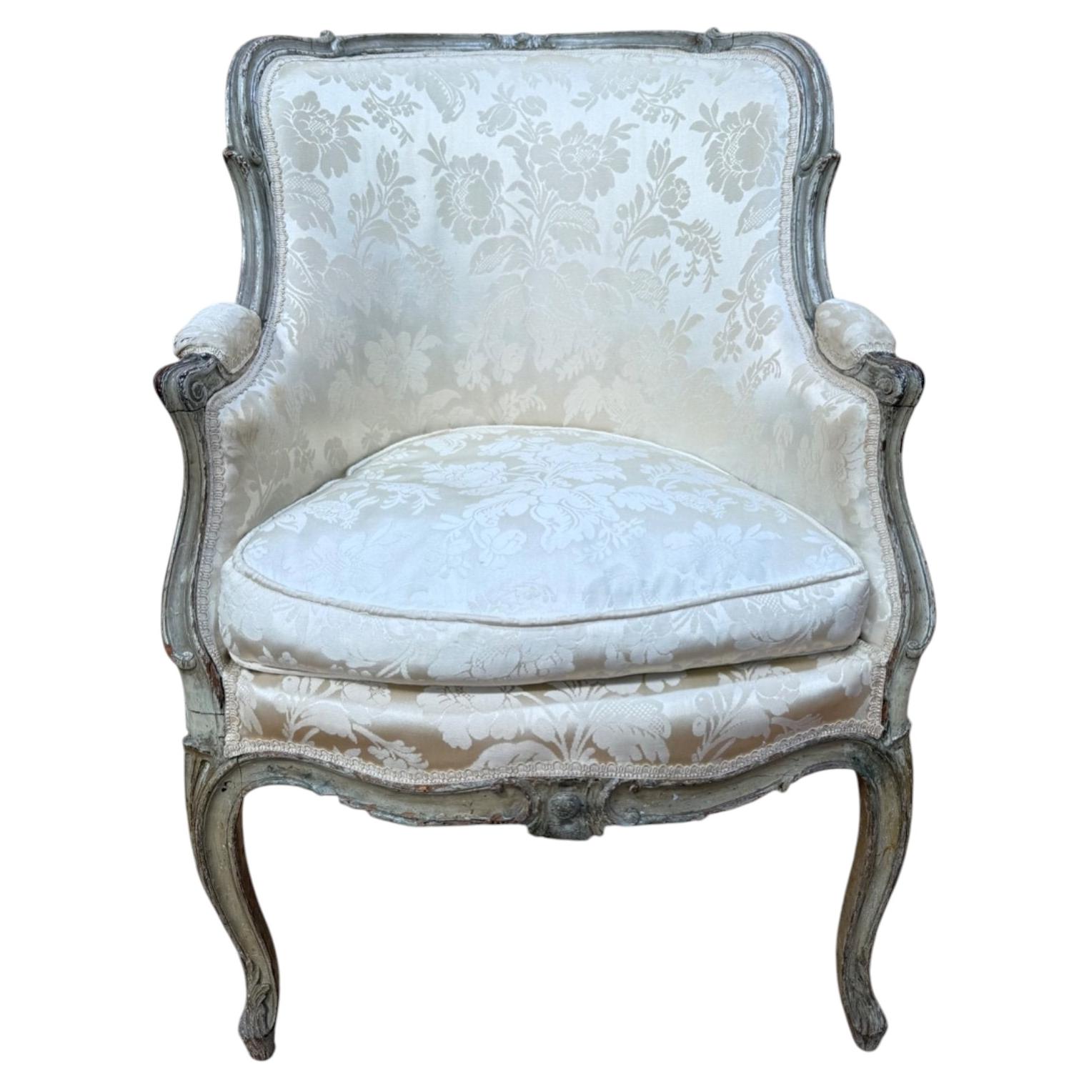 Bergère con orejas - Periodo Luis XVI - Madera lacada gris - Damasco de seda
