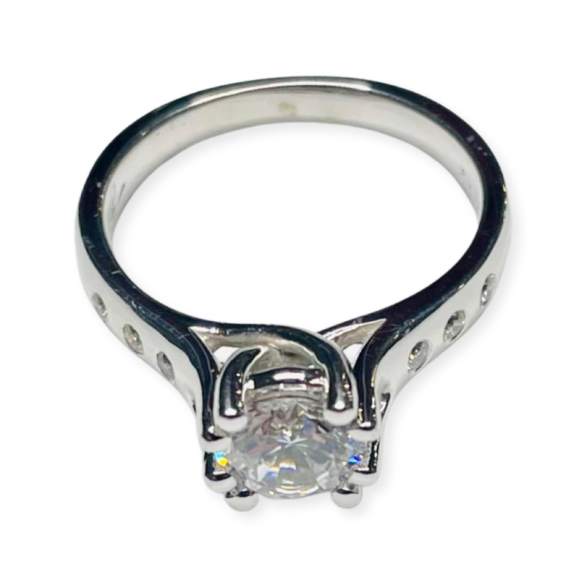 Contemporary Bergio 18K White Gold and Diamond Engagement Ring For Sale
